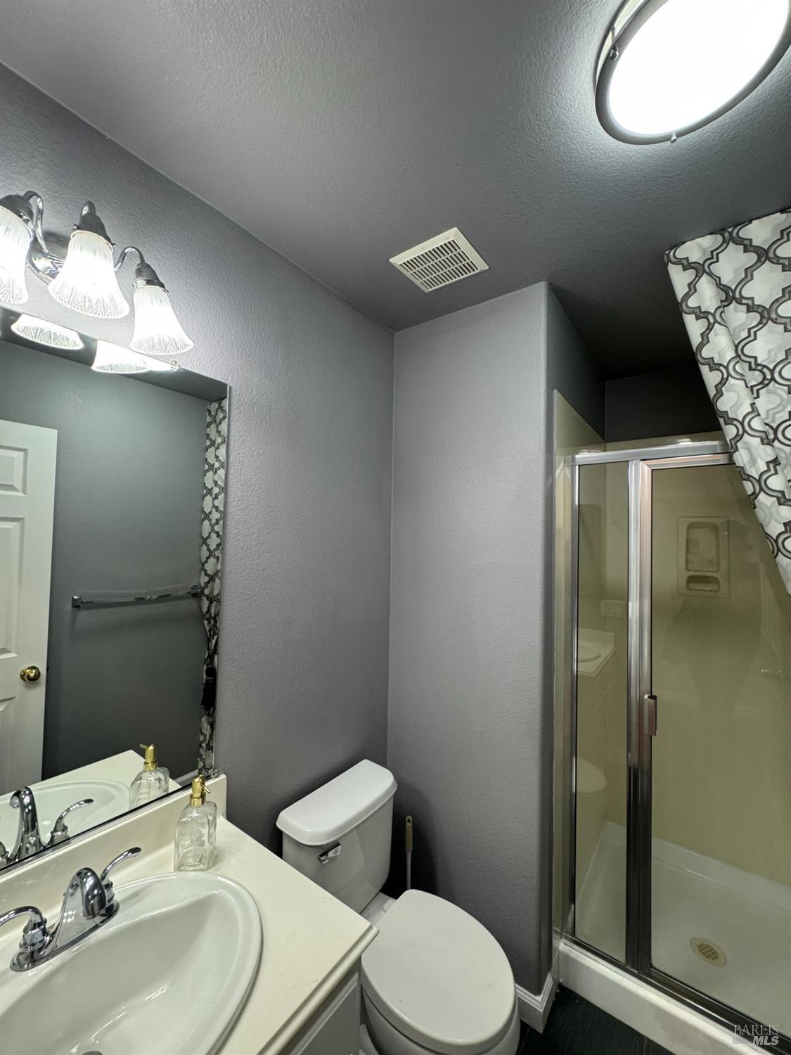 Detail Gallery Image 7 of 58 For 3330 Harbor Moon Ct, Vallejo,  CA 94591 - 5 Beds | 3 Baths