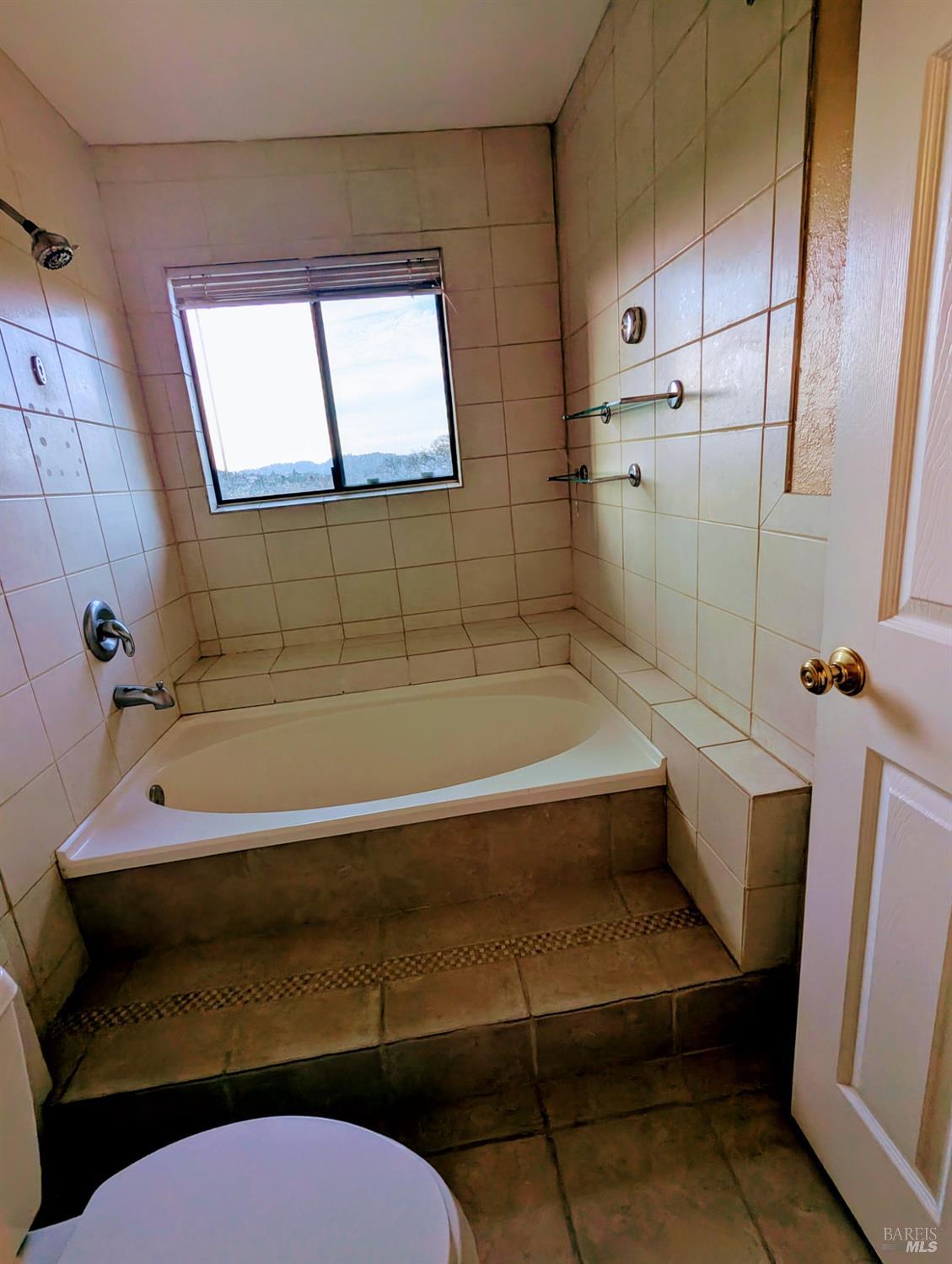 Detail Gallery Image 20 of 32 For 1 Columbine Ln, Novato,  CA 94947 - 3 Beds | 2/1 Baths
