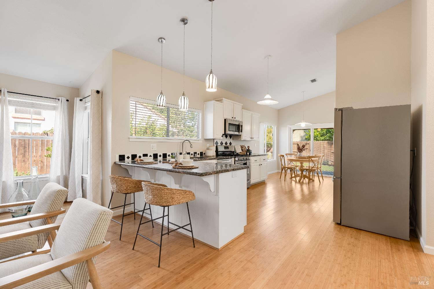 Detail Gallery Image 10 of 34 For 755 Oak Hollow Ave, Vacaville,  CA 95687 - 3 Beds | 2 Baths