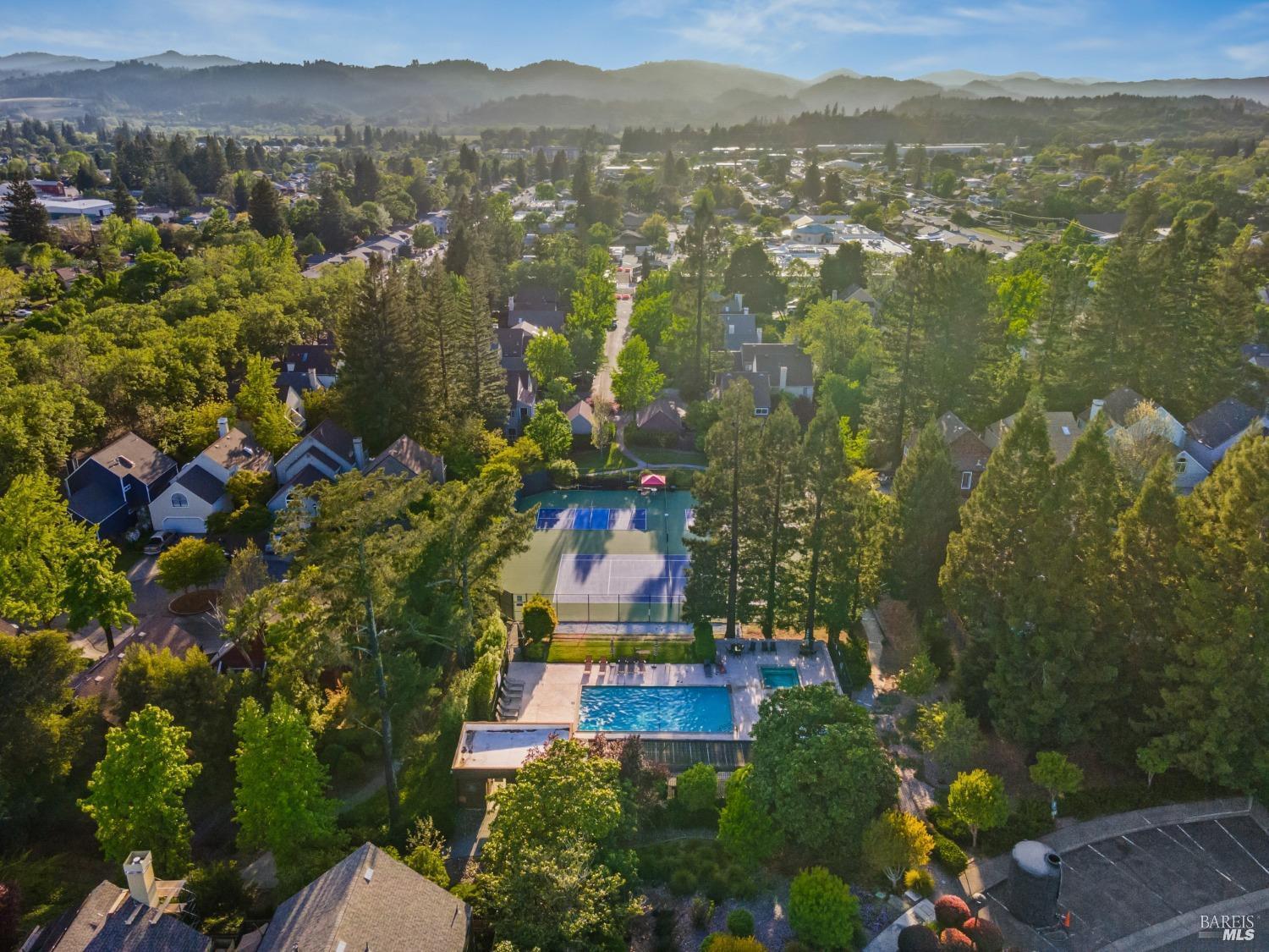 Detail Gallery Image 31 of 34 For 1367 Sylvan Ct, Healdsburg,  CA 95448 - 3 Beds | 2/1 Baths