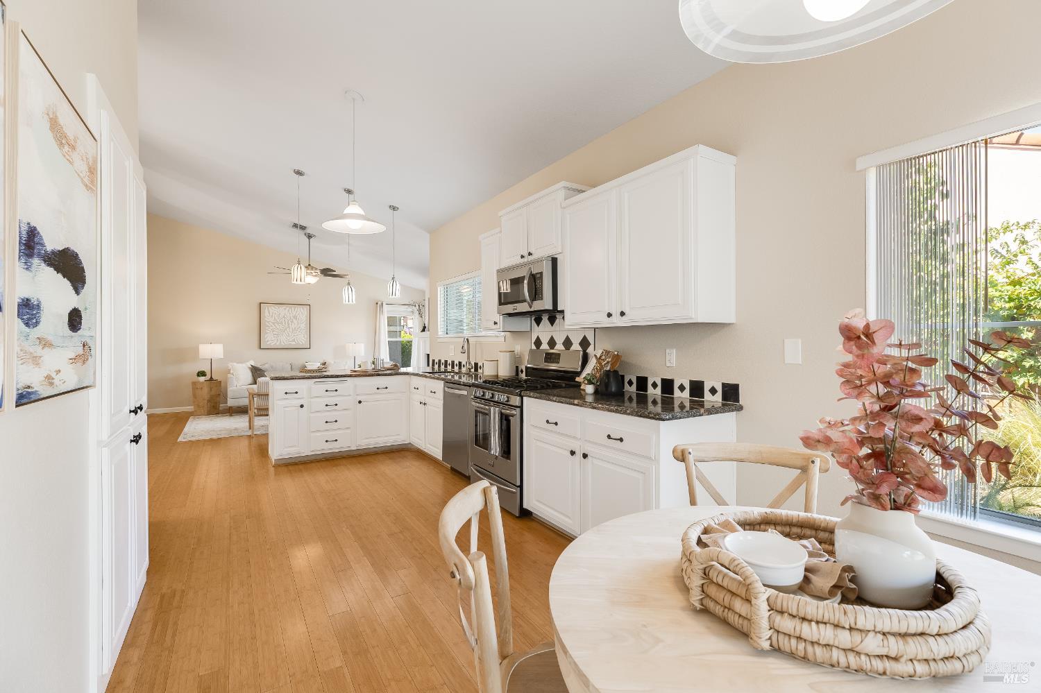 Detail Gallery Image 11 of 34 For 755 Oak Hollow Ave, Vacaville,  CA 95687 - 3 Beds | 2 Baths