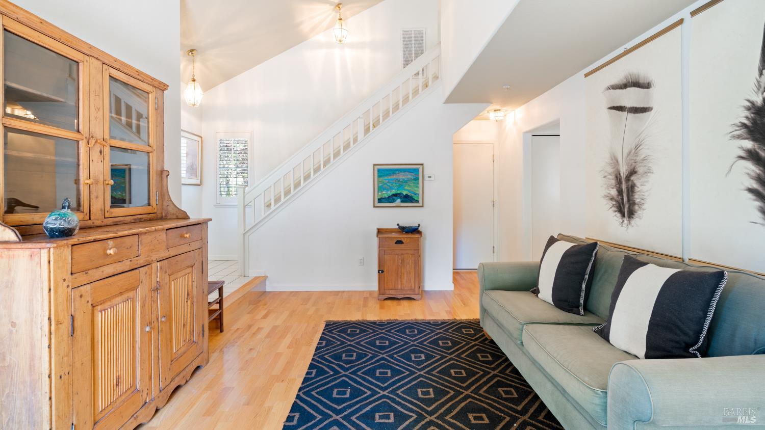 Detail Gallery Image 7 of 55 For 871 Chardonnay Cir, Petaluma,  CA 94954 - 3 Beds | 2/1 Baths