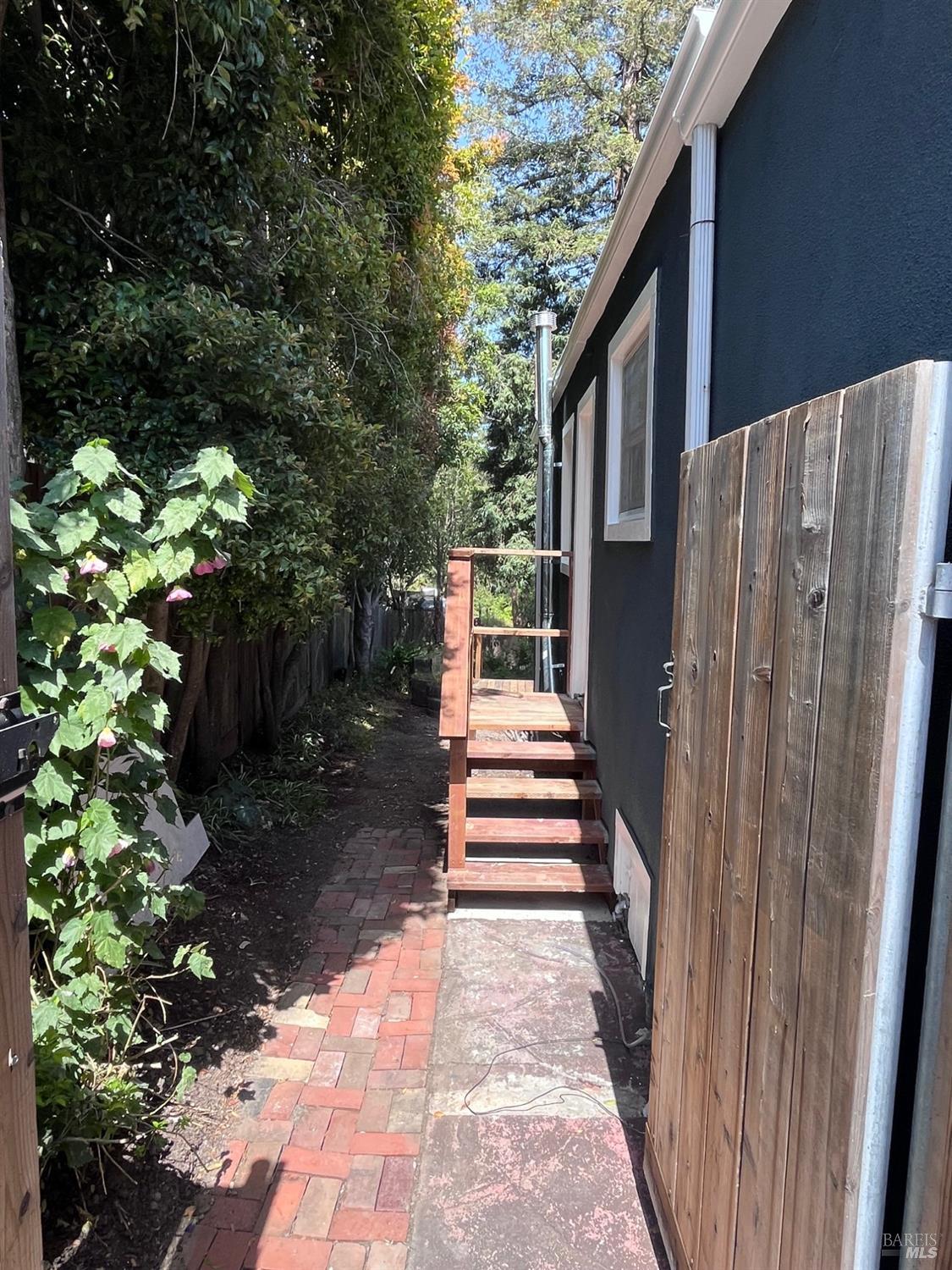 Detail Gallery Image 17 of 25 For 4538 Tulip Ave, Oakland,  CA 94619 - 3 Beds | 2 Baths