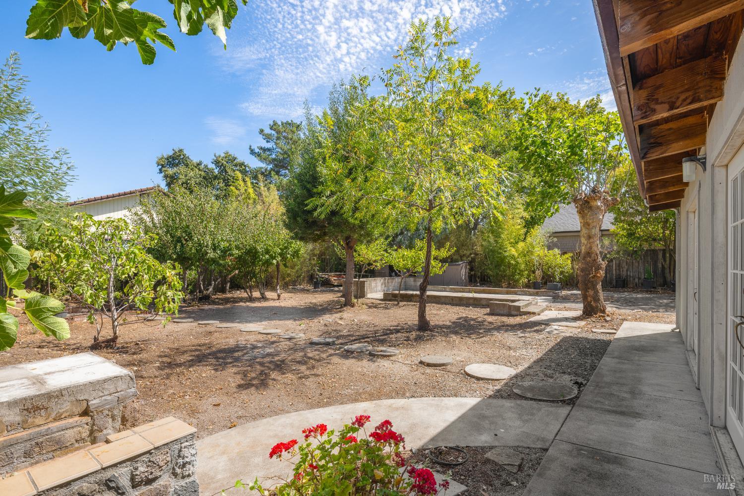 Detail Gallery Image 3 of 28 For 605 Curtin Ln, Sonoma,  CA 95476 - 3 Beds | 2 Baths