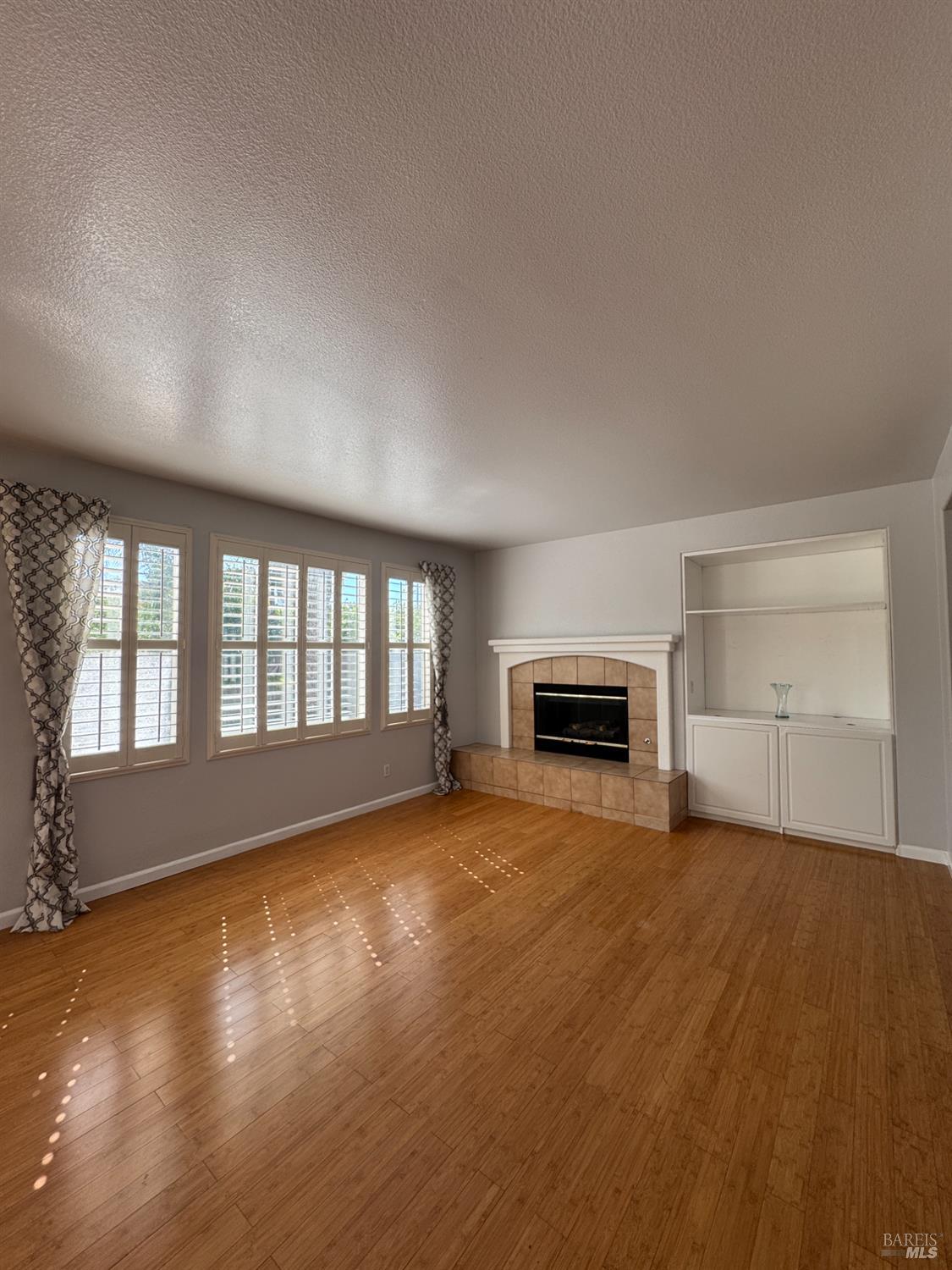 Detail Gallery Image 18 of 58 For 3330 Harbor Moon Ct, Vallejo,  CA 94591 - 5 Beds | 3 Baths