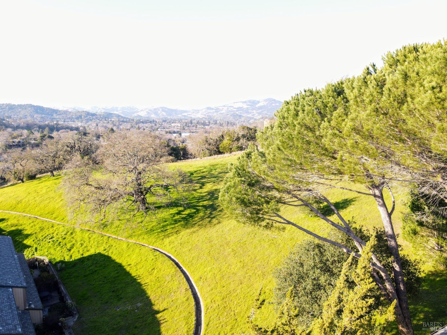 Detail Gallery Image 2 of 32 For 1 Columbine Ln, Novato,  CA 94947 - 3 Beds | 2/1 Baths