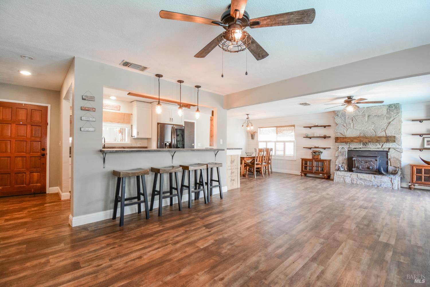 Detail Gallery Image 4 of 46 For 255 Alderglen Dr, Dixon,  CA 95620 - 4 Beds | 2 Baths