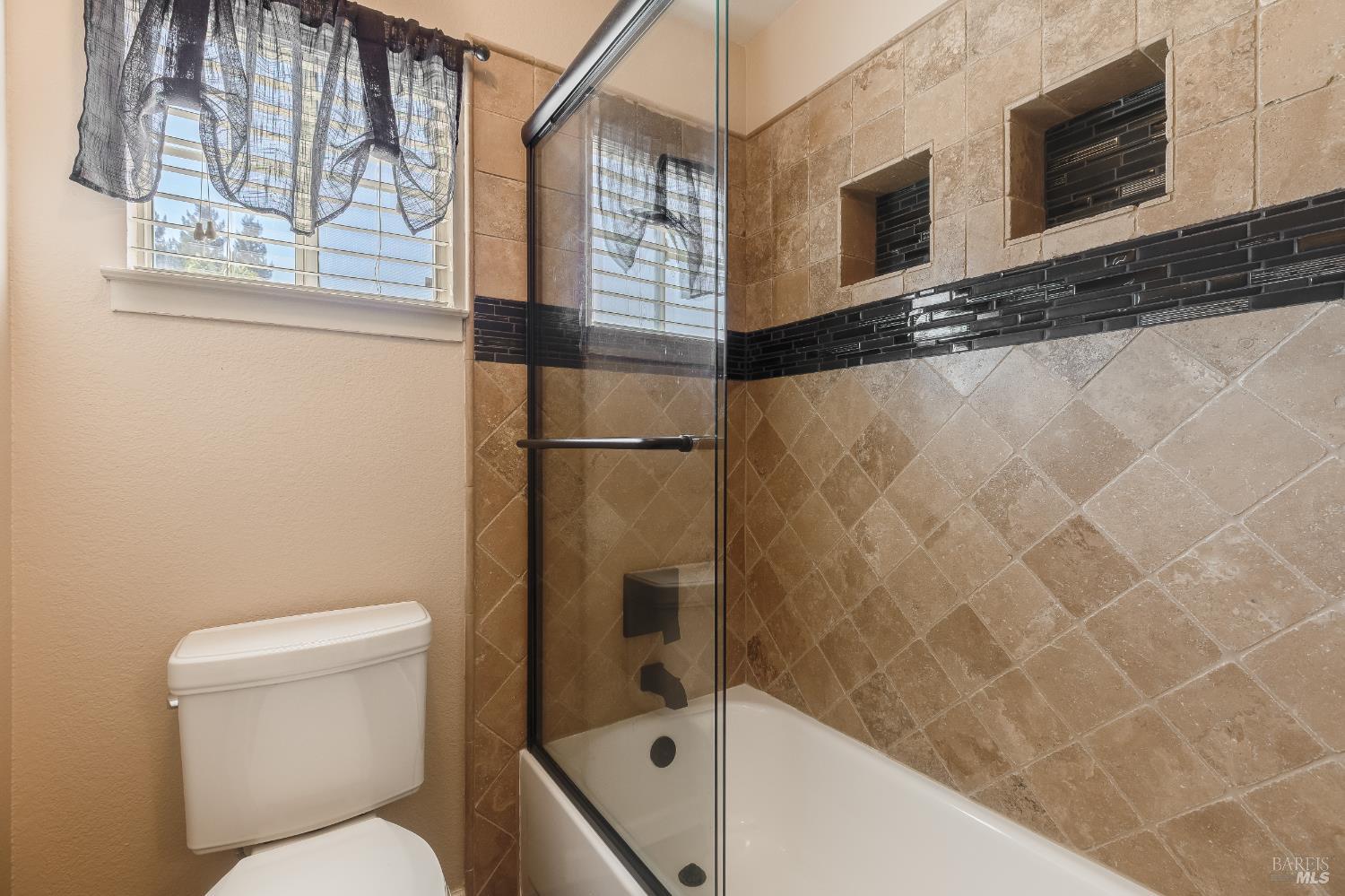 Detail Gallery Image 25 of 34 For 755 Oak Hollow Ave, Vacaville,  CA 95687 - 3 Beds | 2 Baths