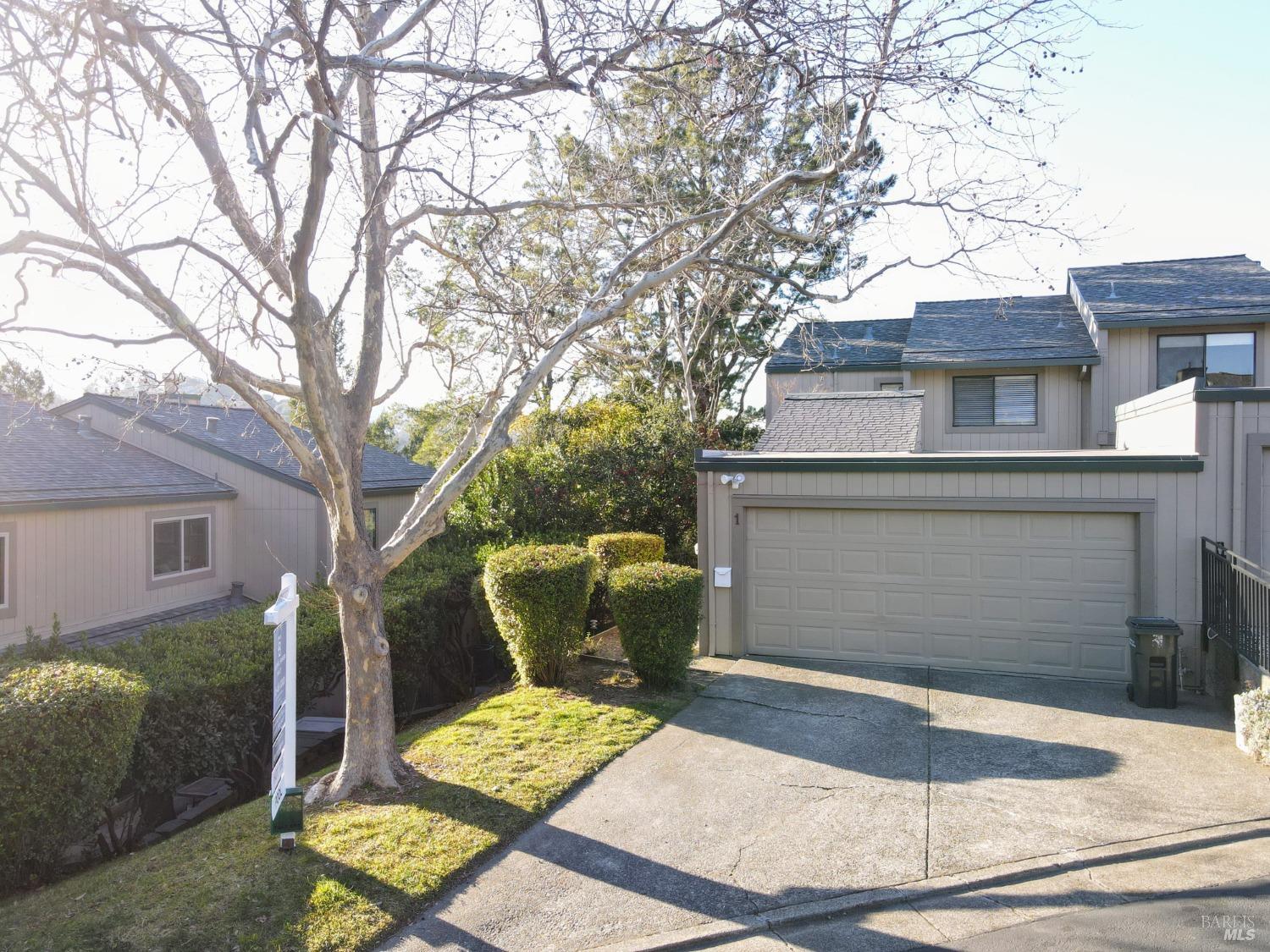 Detail Gallery Image 15 of 32 For 1 Columbine Ln, Novato,  CA 94947 - 3 Beds | 2/1 Baths