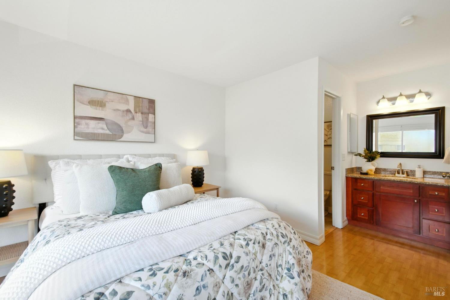 Detail Gallery Image 26 of 38 For 433 Enterprise Dr, Rohnert Park,  CA 94928 - 3 Beds | 2/1 Baths