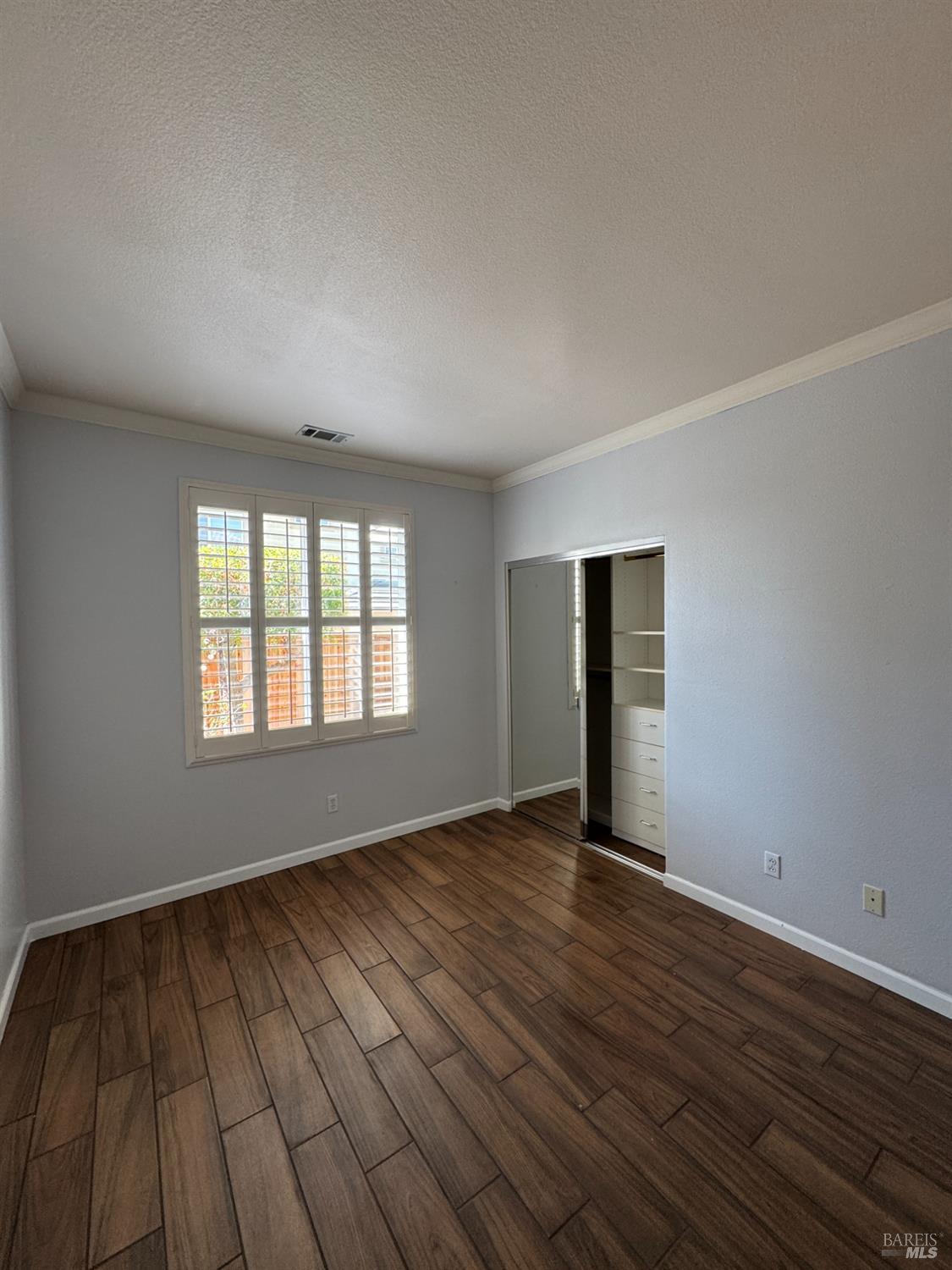 Detail Gallery Image 10 of 58 For 3330 Harbor Moon Ct, Vallejo,  CA 94591 - 5 Beds | 3 Baths