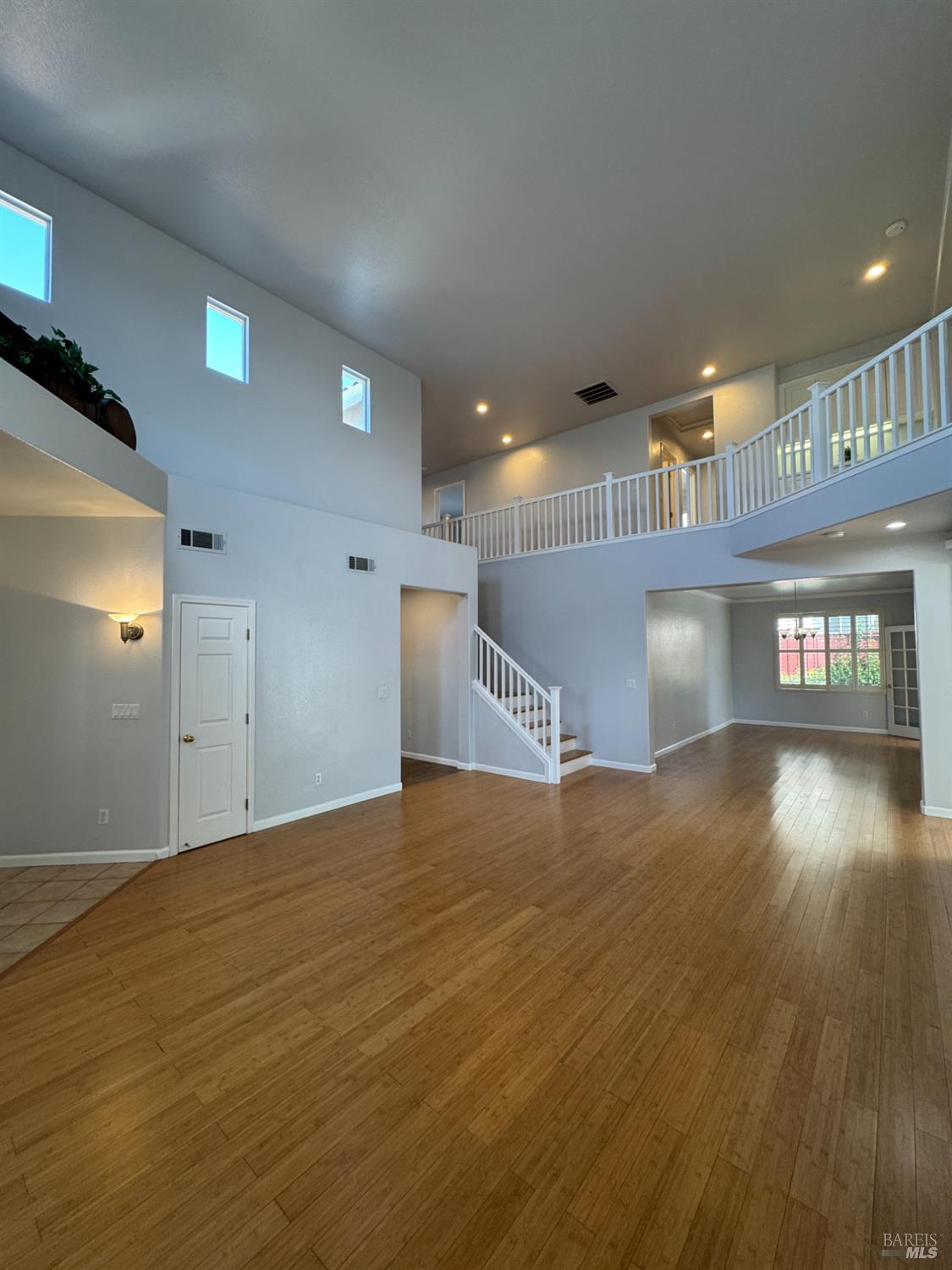 Detail Gallery Image 6 of 58 For 3330 Harbor Moon Ct, Vallejo,  CA 94591 - 5 Beds | 3 Baths