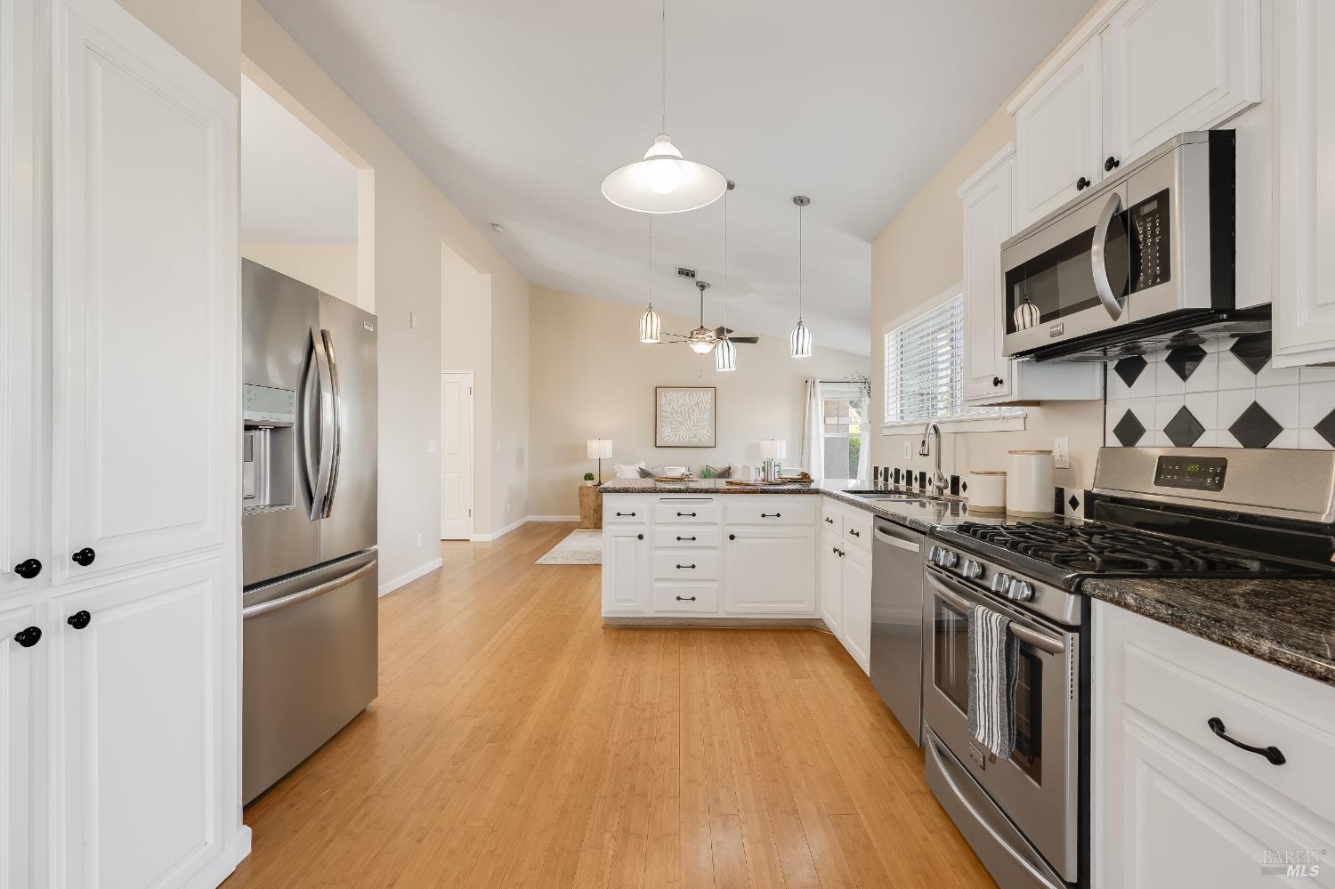 Detail Gallery Image 14 of 34 For 755 Oak Hollow Ave, Vacaville,  CA 95687 - 3 Beds | 2 Baths