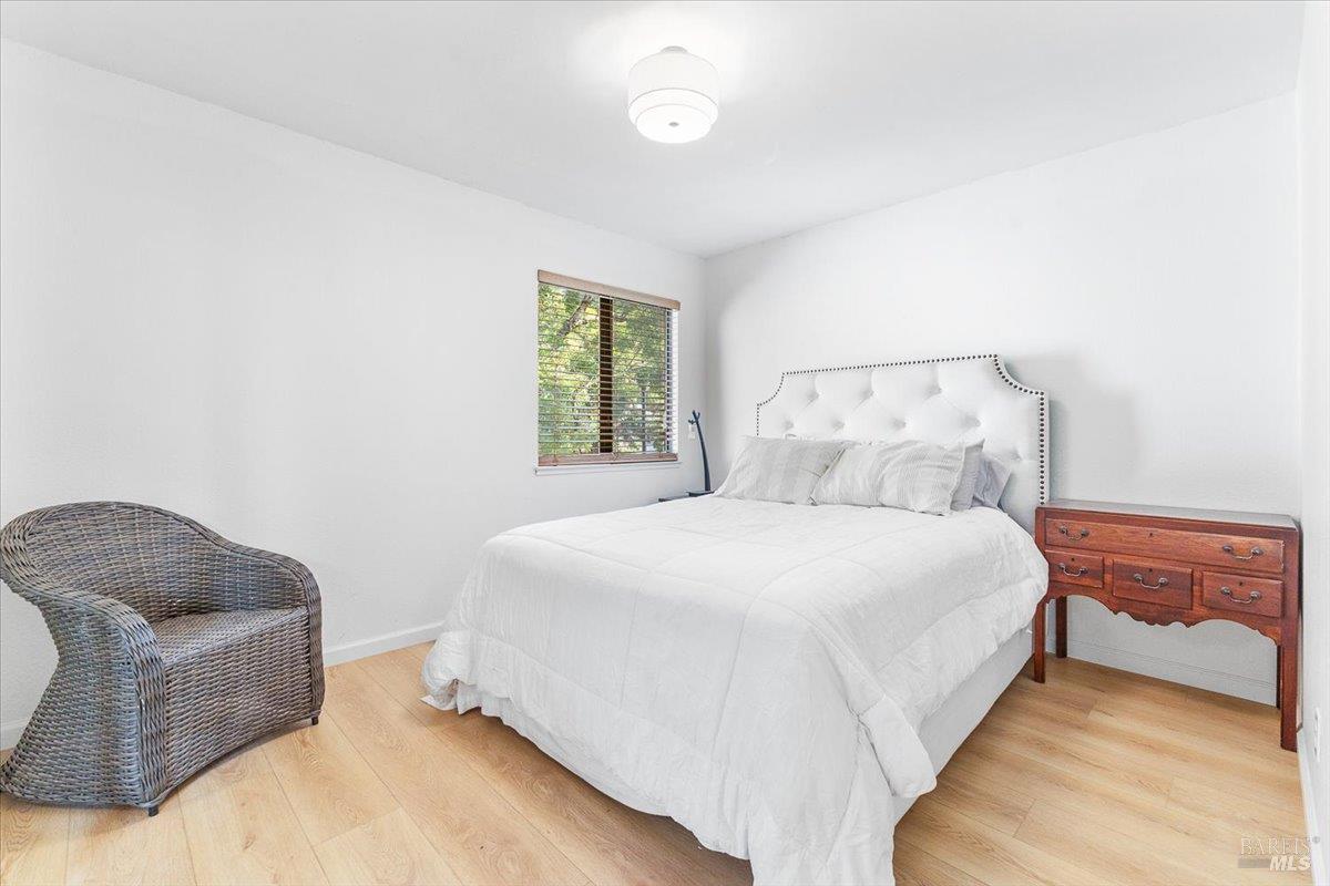 Detail Gallery Image 23 of 34 For 1367 Sylvan Ct, Healdsburg,  CA 95448 - 3 Beds | 2/1 Baths