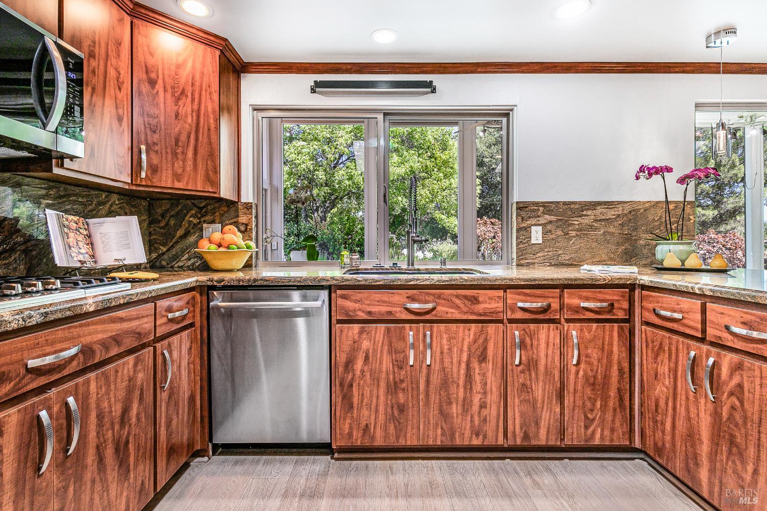Detail Gallery Image 17 of 63 For 8862 Oak Trail Pl, Santa Rosa,  CA 95409 - 2 Beds | 2 Baths