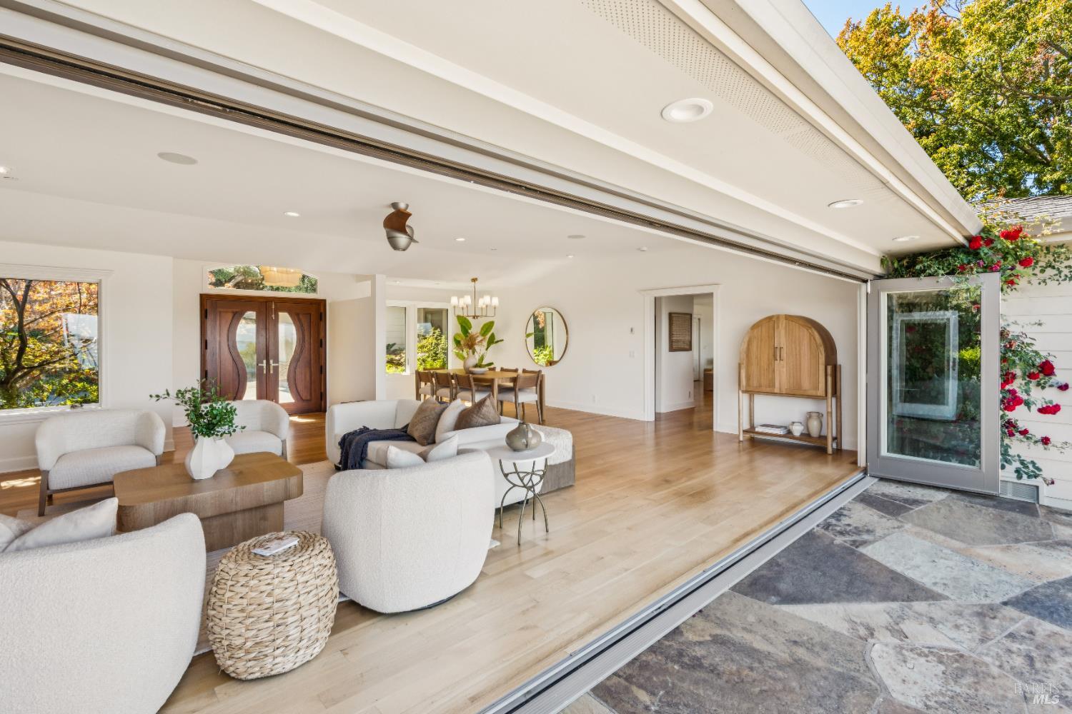 Detail Gallery Image 8 of 48 For 90 Taylor Rd, Tiburon,  CA 94920 - 5 Beds | 5/1 Baths