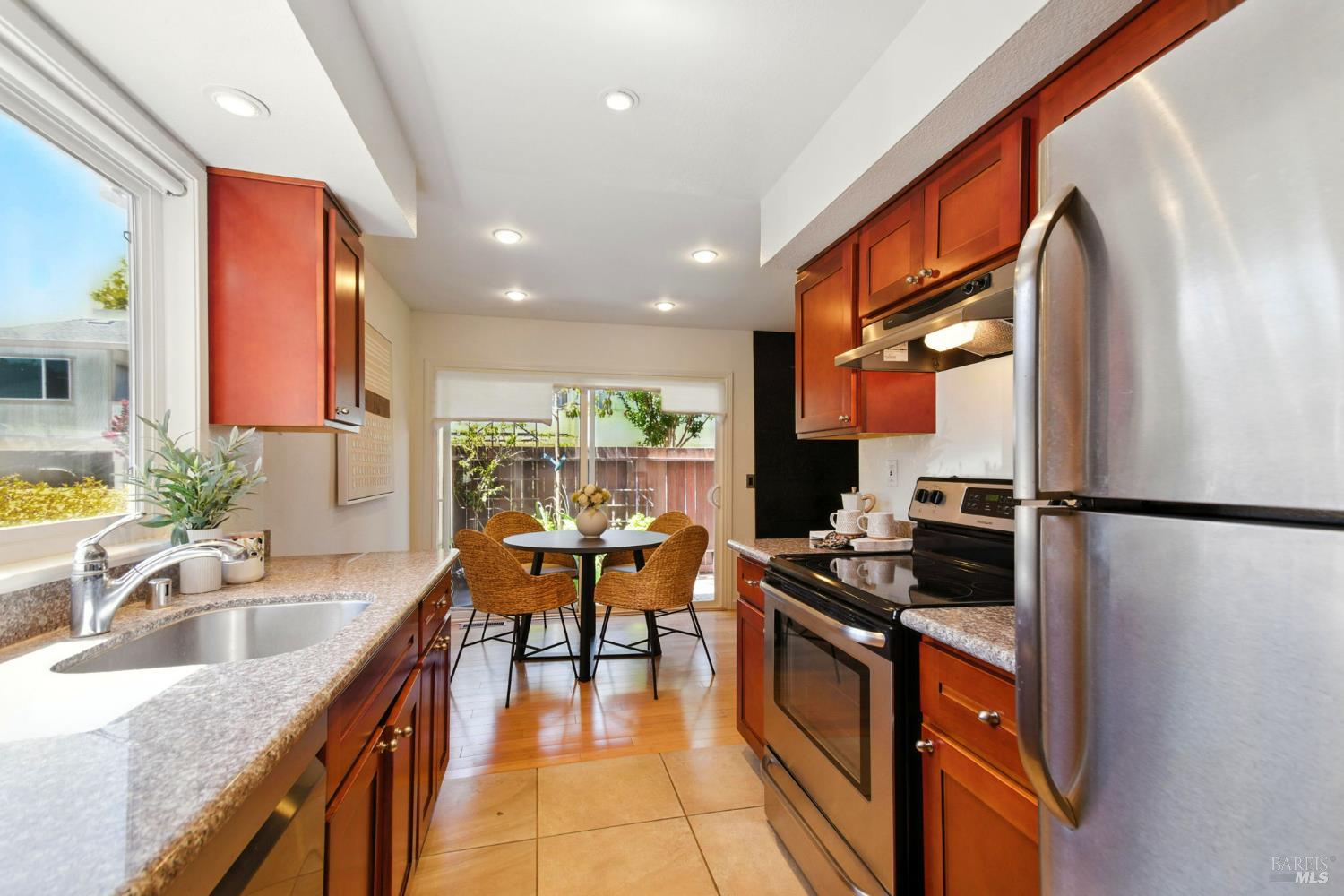 Detail Gallery Image 14 of 38 For 433 Enterprise Dr, Rohnert Park,  CA 94928 - 3 Beds | 2/1 Baths