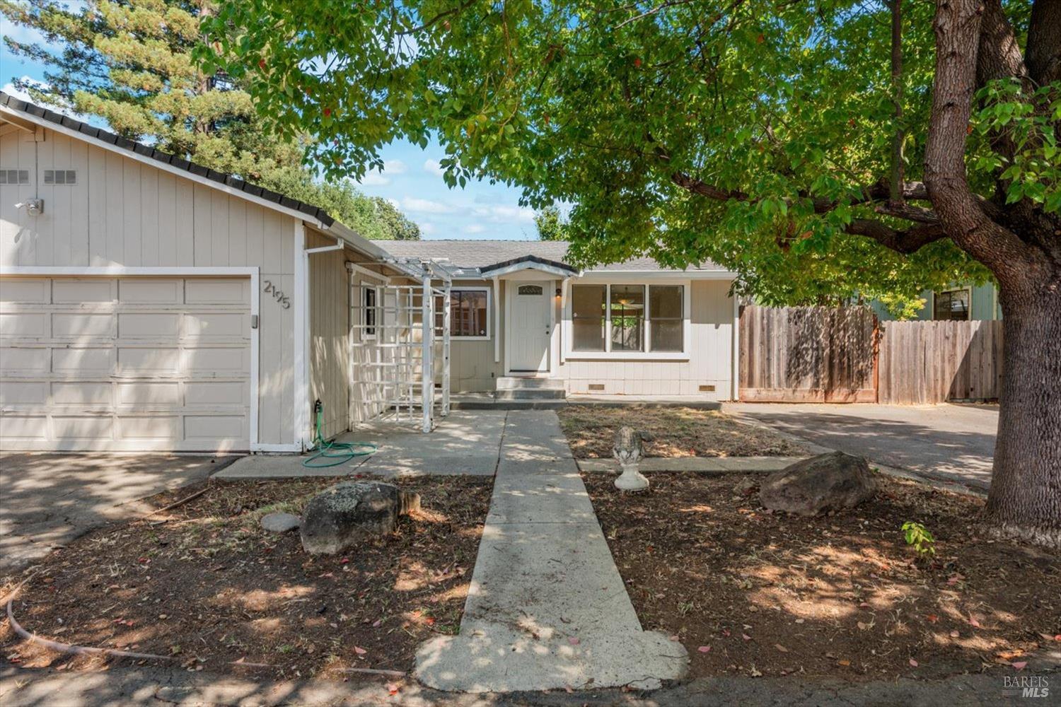 Detail Gallery Image 9 of 44 For 2195 Delpha Dr, Napa,  CA 94558 - 3 Beds | 2 Baths