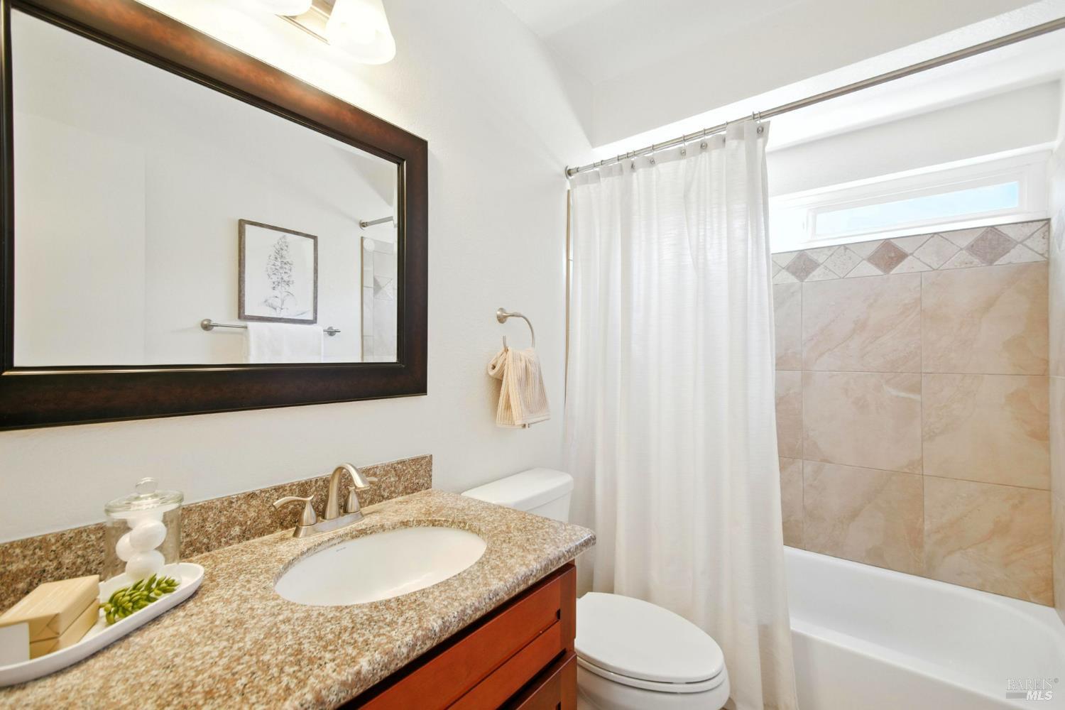 Detail Gallery Image 30 of 38 For 433 Enterprise Dr, Rohnert Park,  CA 94928 - 3 Beds | 2/1 Baths