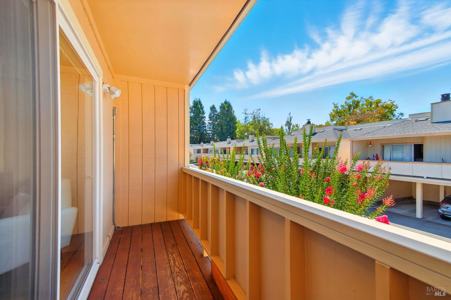 Detail Gallery Image 33 of 38 For 433 Enterprise Dr, Rohnert Park,  CA 94928 - 3 Beds | 2/1 Baths