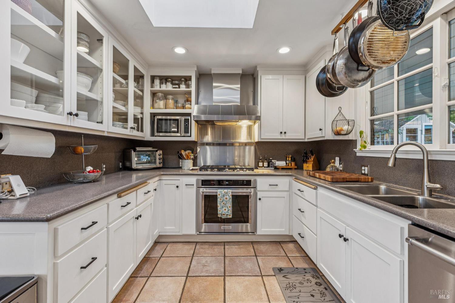 Detail Gallery Image 17 of 51 For 770 Eucalyptus Ave, Novato,  CA 94947 - 3 Beds | 2 Baths
