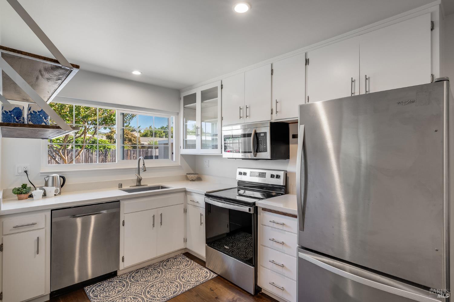 Detail Gallery Image 3 of 27 For 921 1st St, Sonoma,  CA 95476 - 2 Beds | 2 Baths