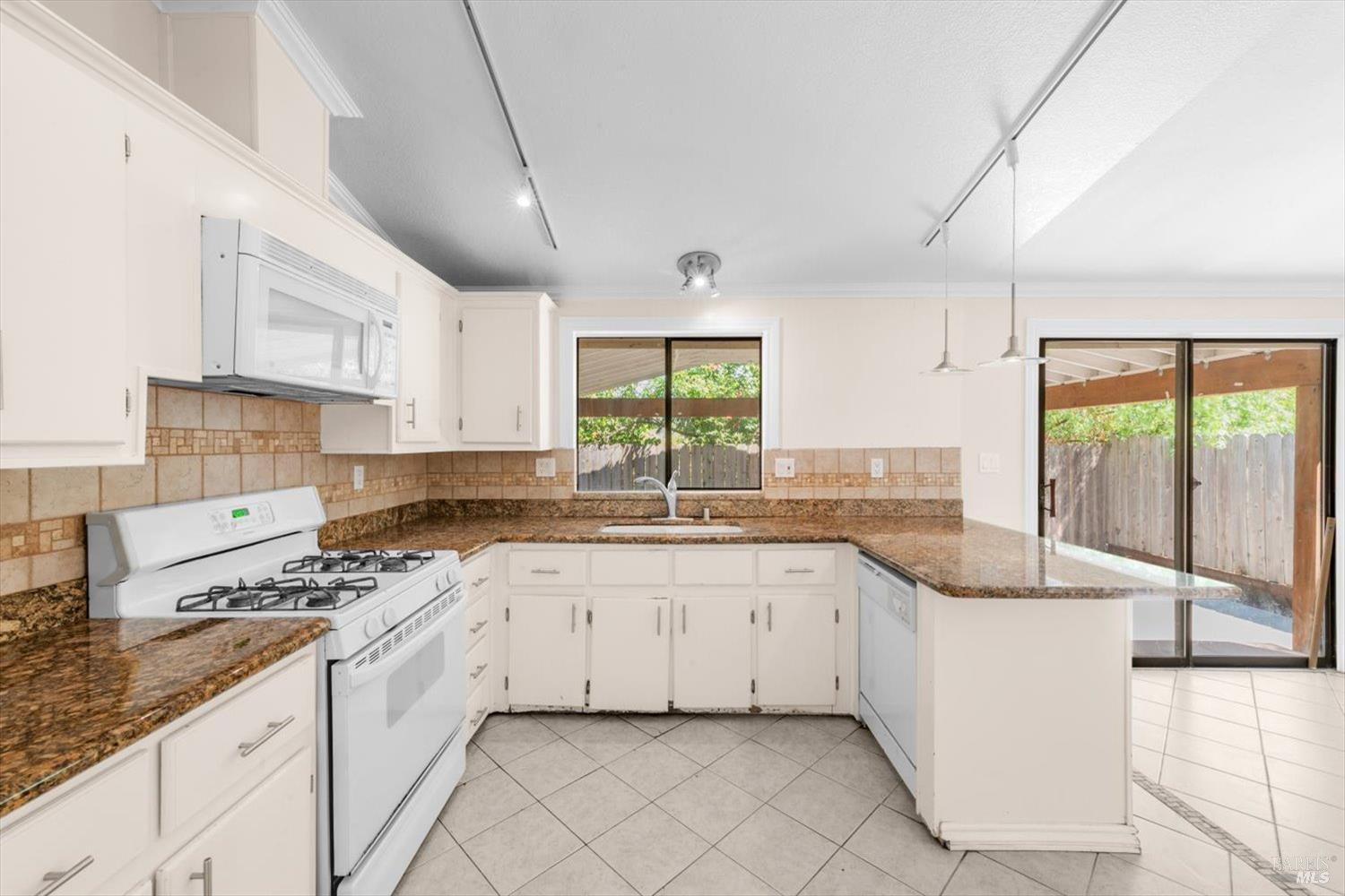 Detail Gallery Image 25 of 44 For 2195 Delpha Dr, Napa,  CA 94558 - 3 Beds | 2 Baths