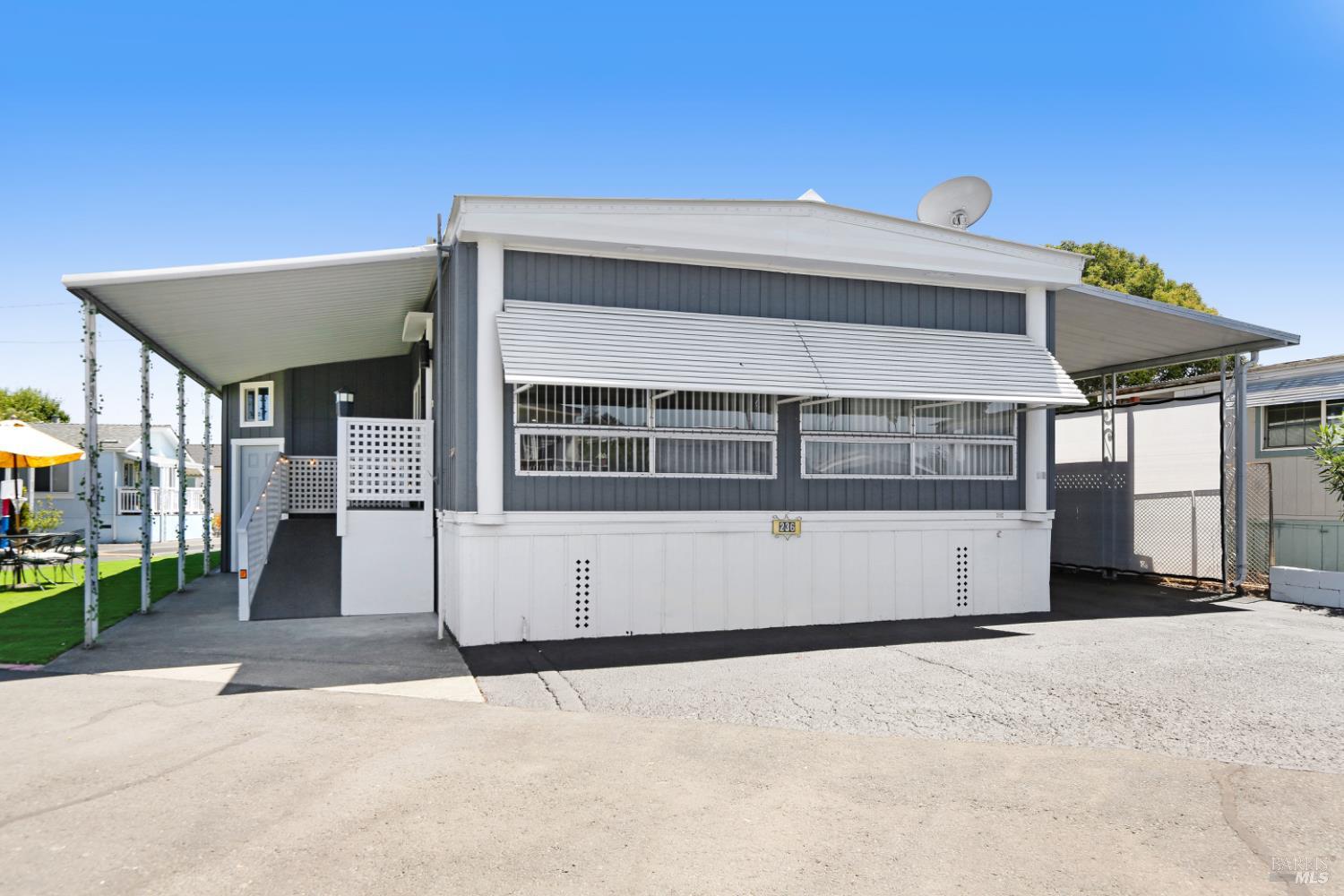 Detail Gallery Image 2 of 22 For 236 Reed Cir, Napa,  CA 94558 - 2 Beds | 2 Baths