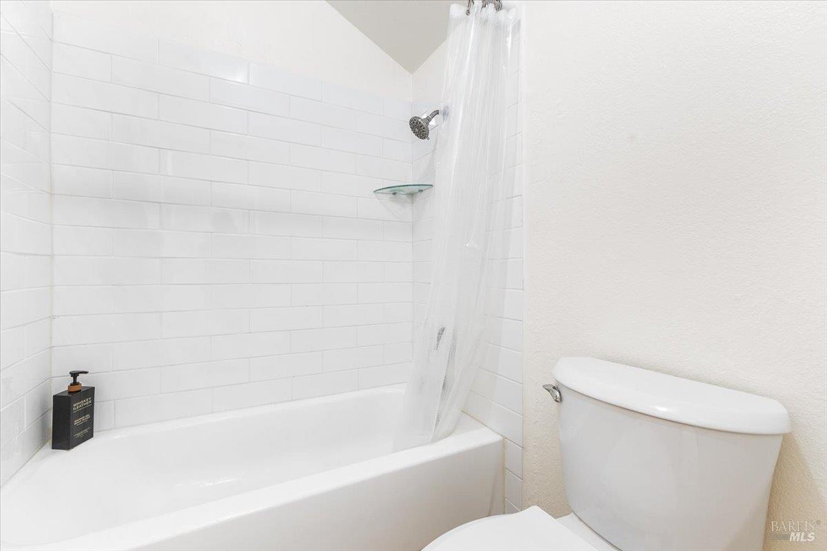 Detail Gallery Image 26 of 34 For 1367 Sylvan Ct, Healdsburg,  CA 95448 - 3 Beds | 2/1 Baths
