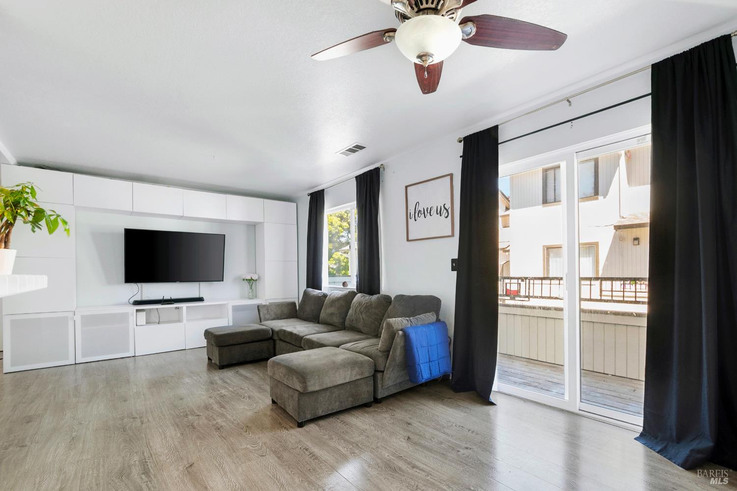 Detail Gallery Image 7 of 25 For 1 Frisbie St #415,  Vallejo,  CA 94590 - 2 Beds | 1/1 Baths