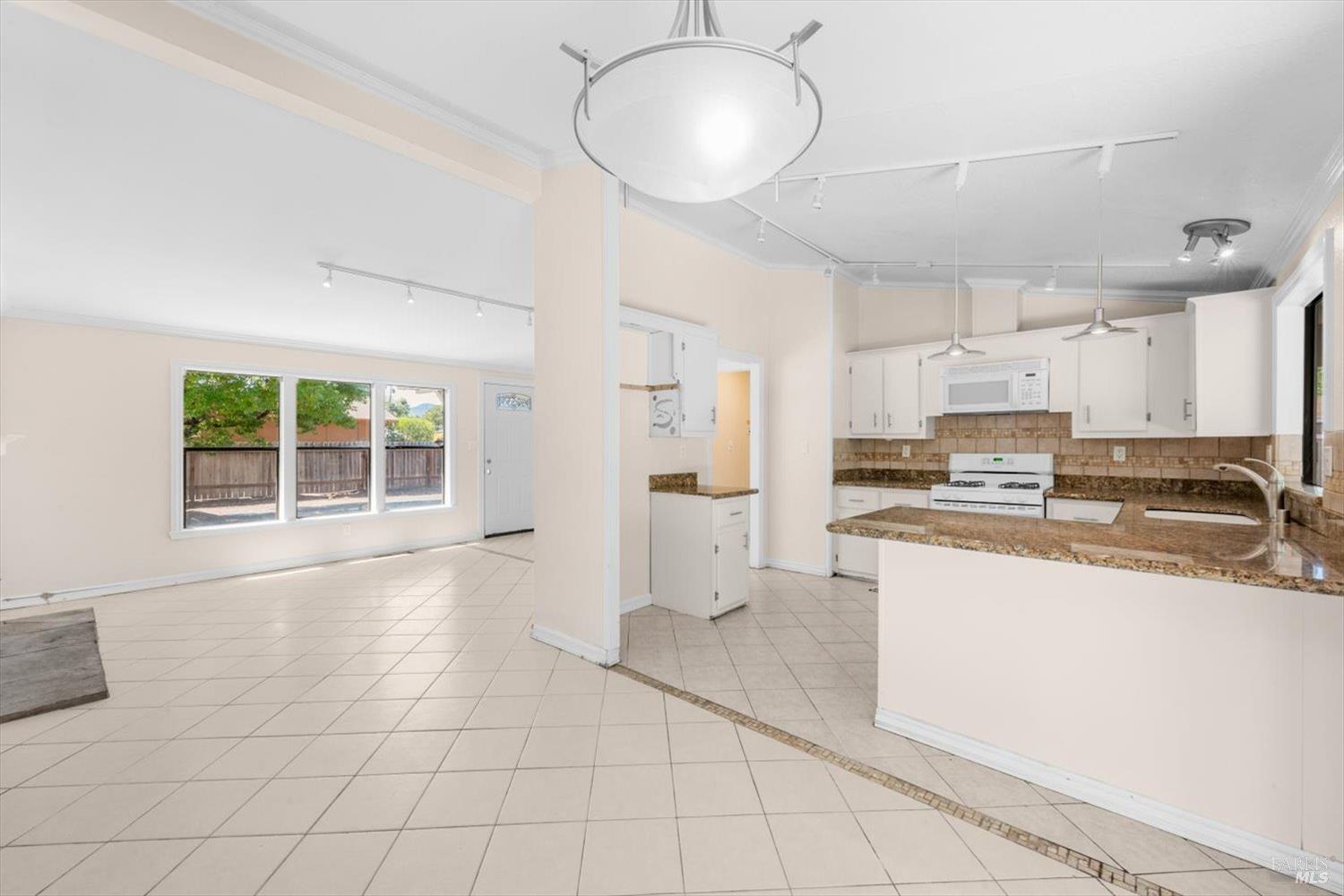 Detail Gallery Image 21 of 44 For 2195 Delpha Dr, Napa,  CA 94558 - 3 Beds | 2 Baths