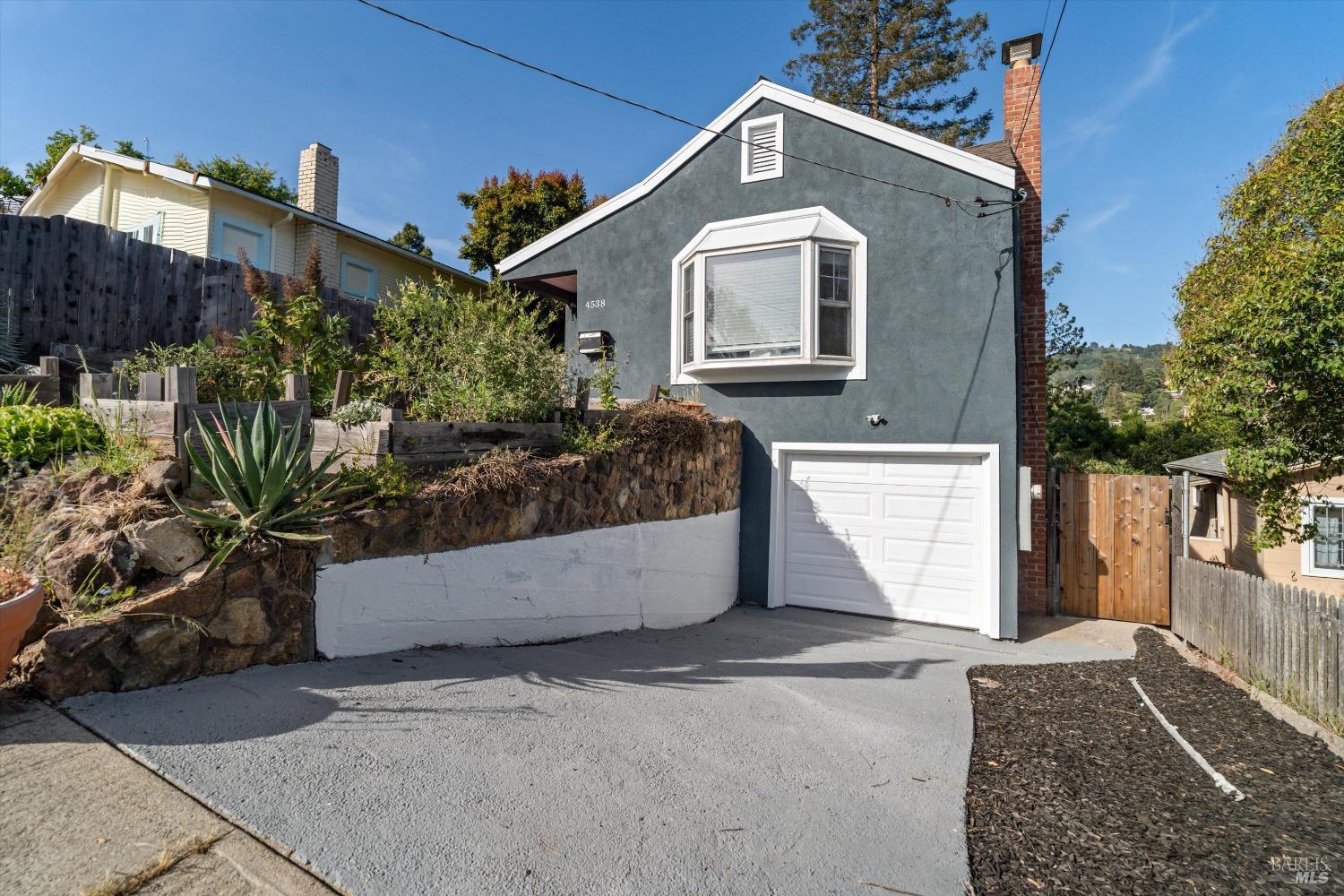 Detail Gallery Image 1 of 25 For 4538 Tulip Ave, Oakland,  CA 94619 - 3 Beds | 2 Baths