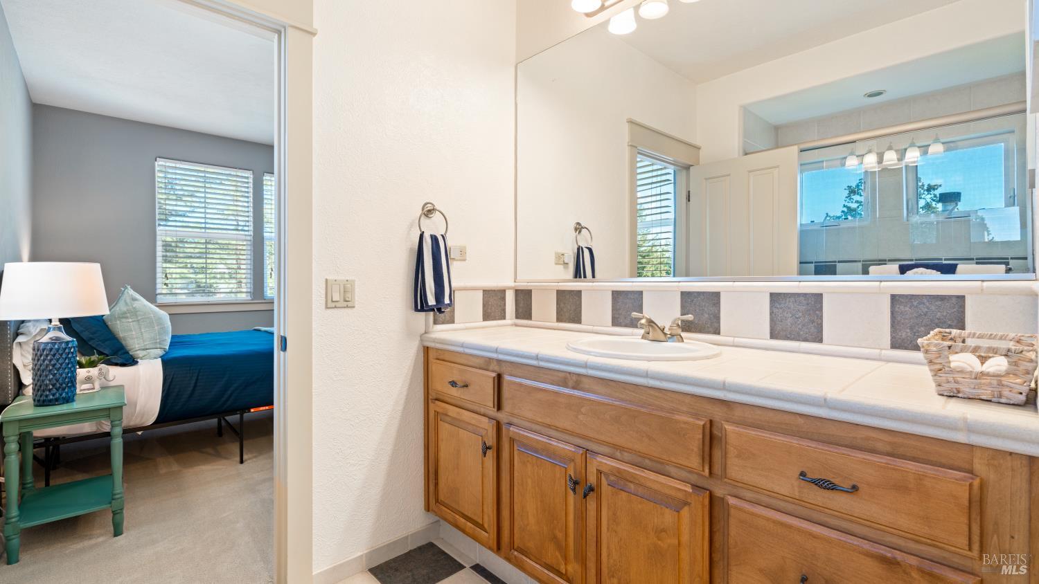 Detail Gallery Image 32 of 53 For 126 Savannah Way, Windsor,  CA 95492 - 4 Beds | 3/1 Baths