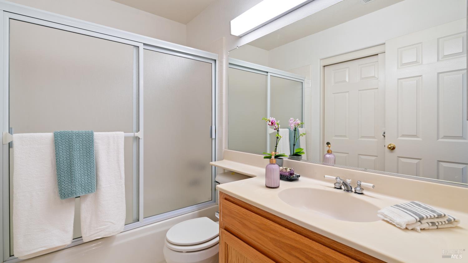 Detail Gallery Image 24 of 55 For 871 Chardonnay Cir, Petaluma,  CA 94954 - 3 Beds | 2/1 Baths