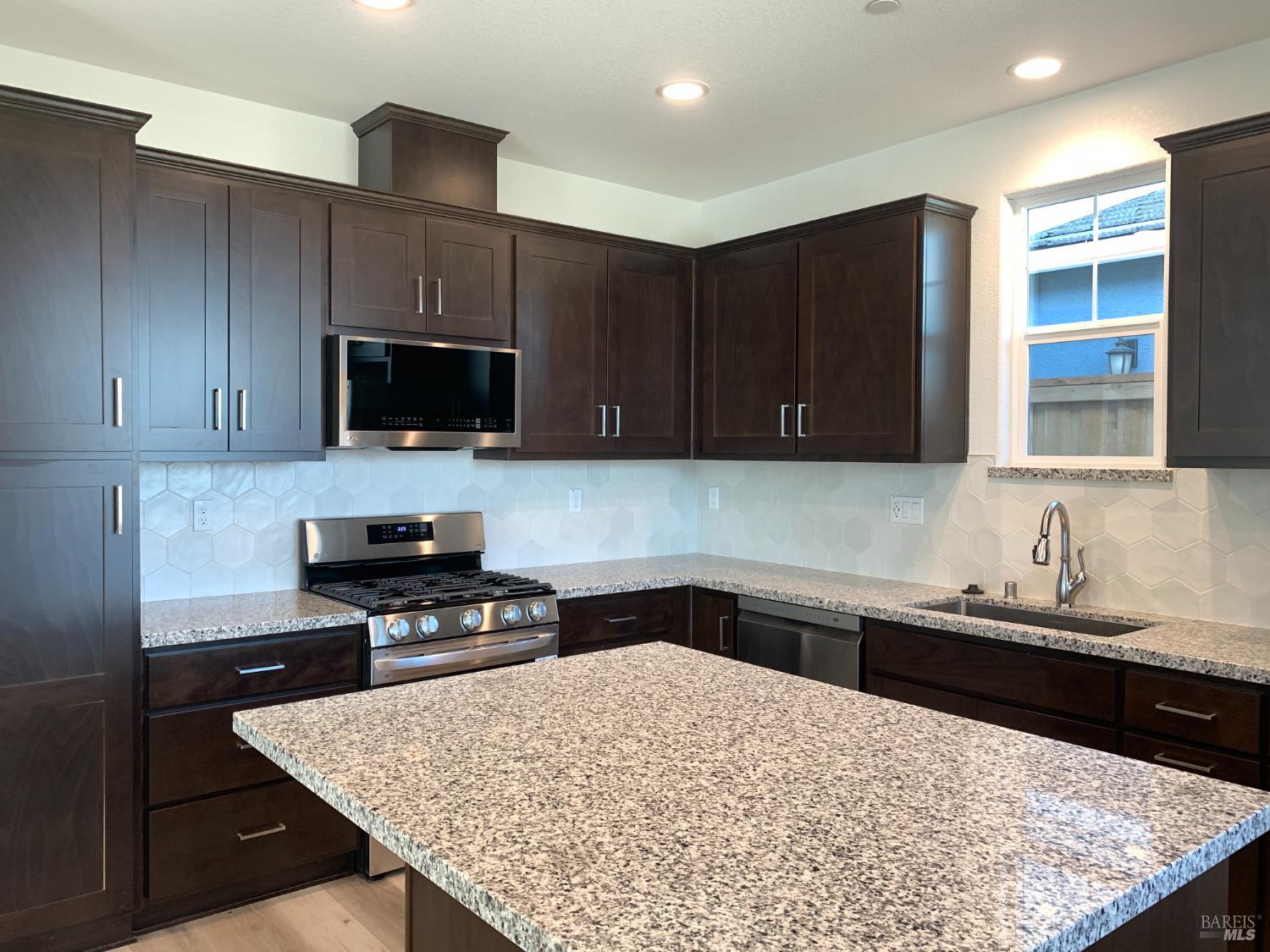 Detail Gallery Image 5 of 19 For 2316 Serenity Dr, Rio Vista,  CA 94571 - 2 Beds | 2/1 Baths