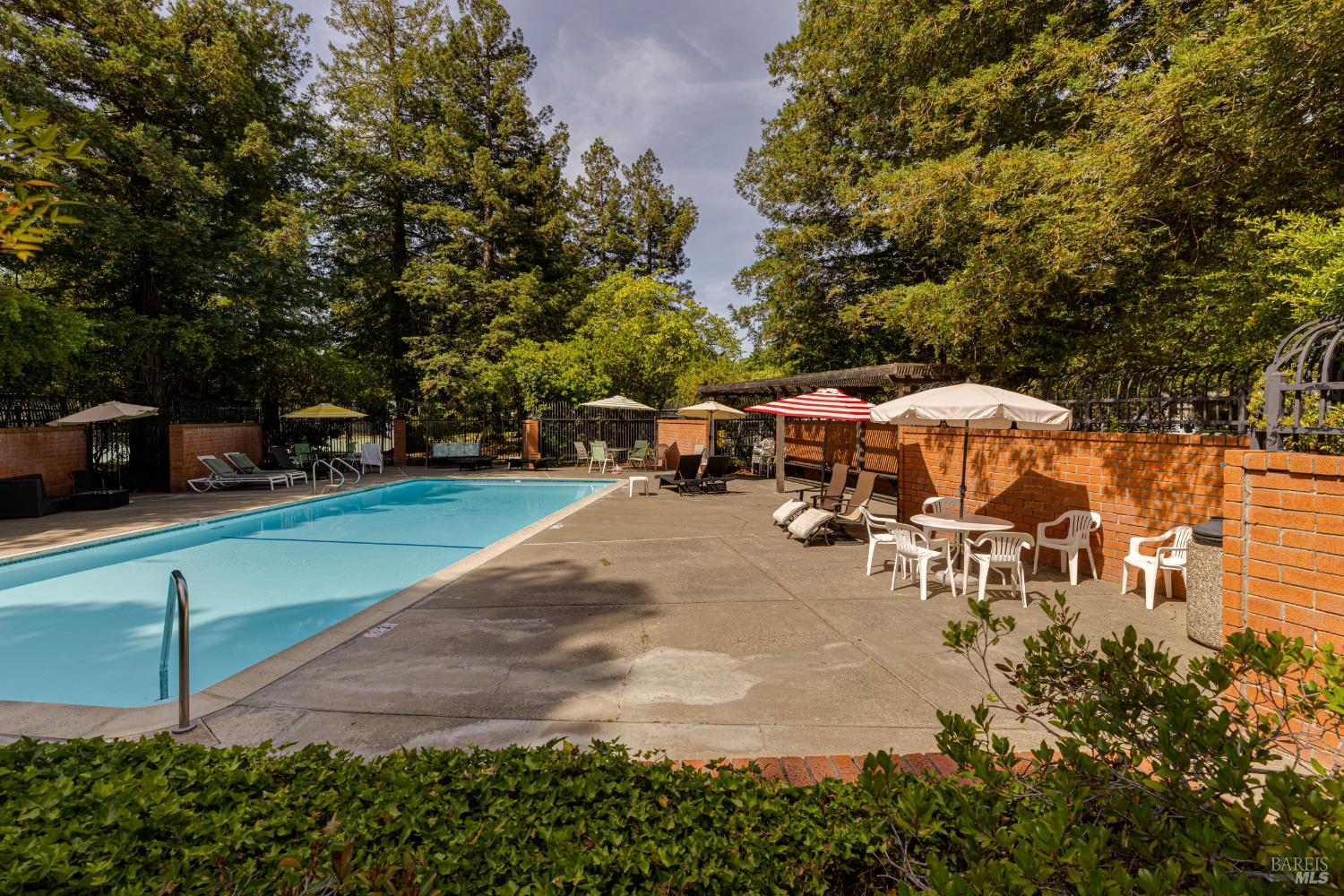 Detail Gallery Image 34 of 43 For 601 Marylyn Cir, Petaluma,  CA 94954 - 3 Beds | 2 Baths