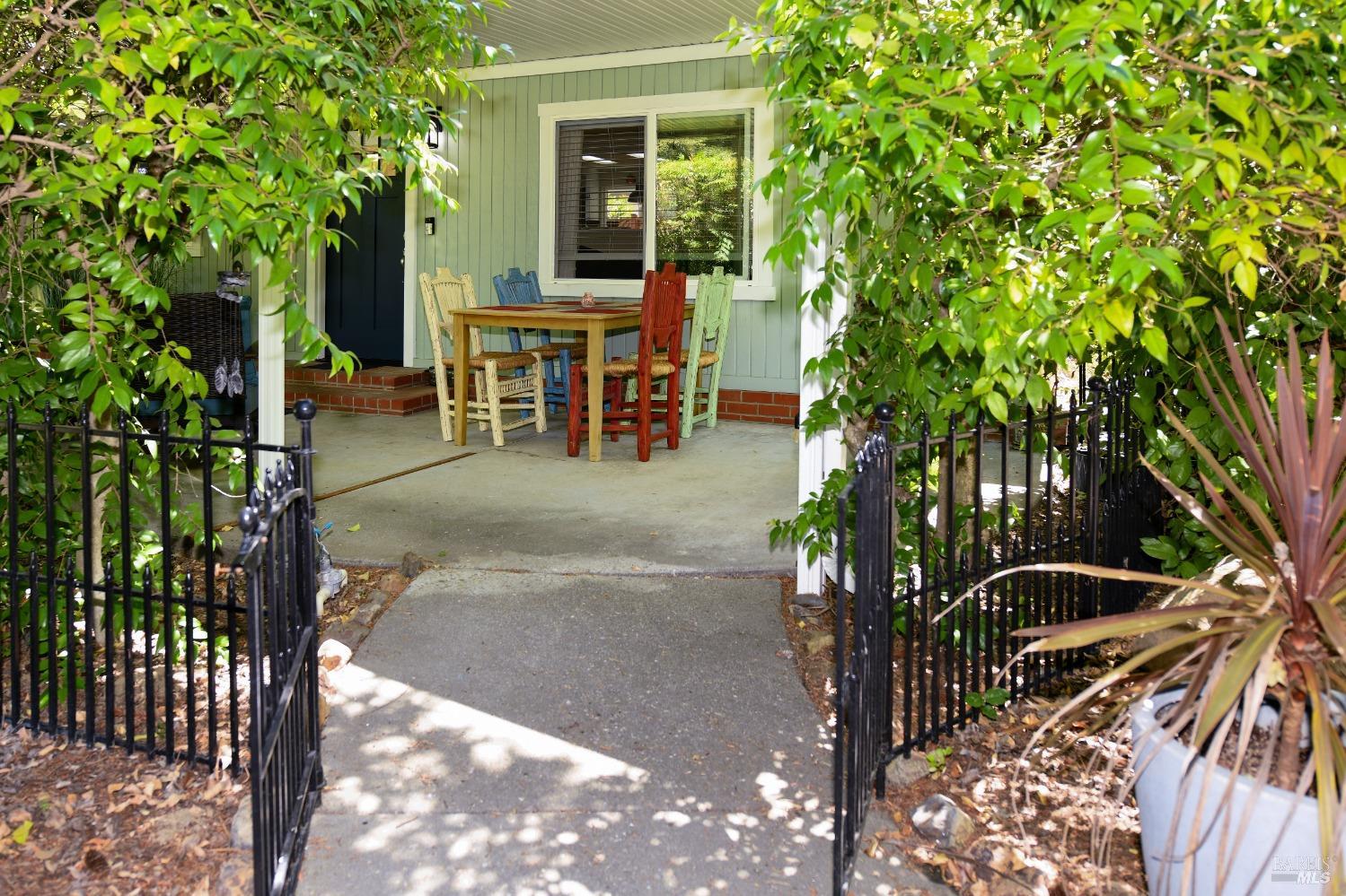 Detail Gallery Image 2 of 35 For 4 La Canada Ct, Saint Helena,  CA 94574 - 2 Beds | 2 Baths