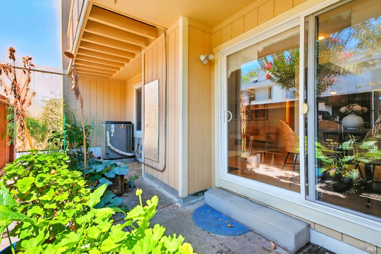 Detail Gallery Image 36 of 38 For 433 Enterprise Dr, Rohnert Park,  CA 94928 - 3 Beds | 2/1 Baths