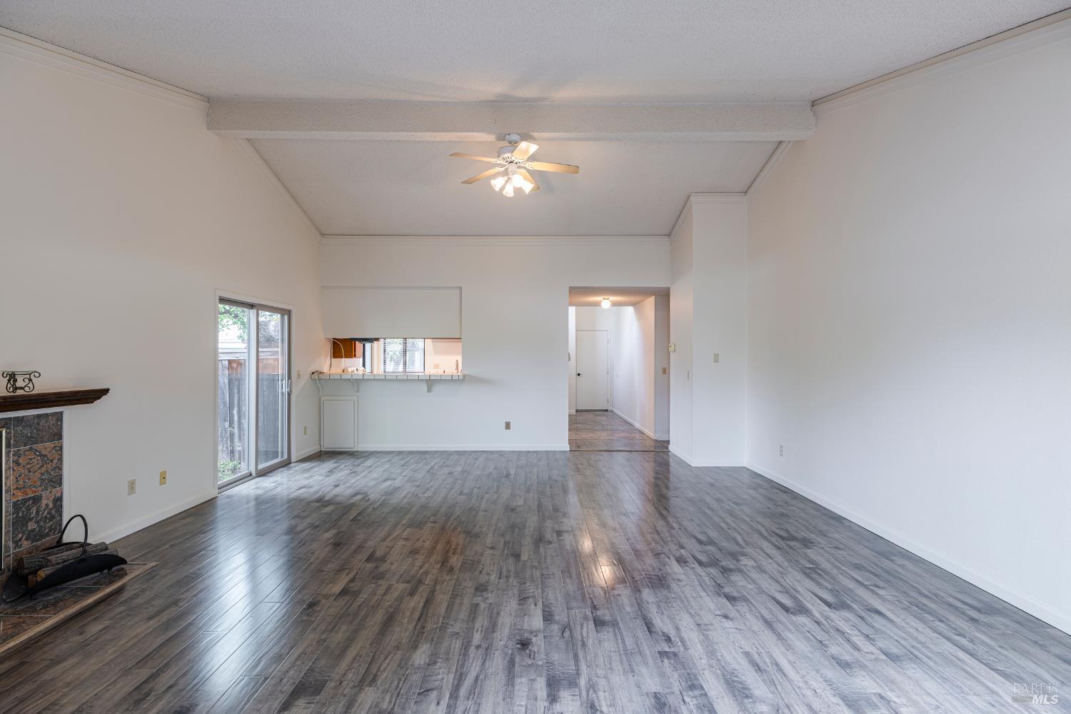Detail Gallery Image 10 of 43 For 601 Marylyn Cir, Petaluma,  CA 94954 - 3 Beds | 2 Baths
