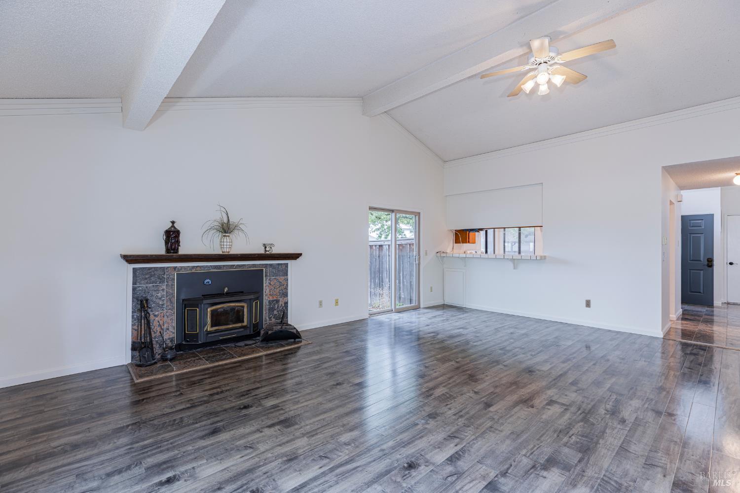 Detail Gallery Image 5 of 43 For 601 Marylyn Cir, Petaluma,  CA 94954 - 3 Beds | 2 Baths