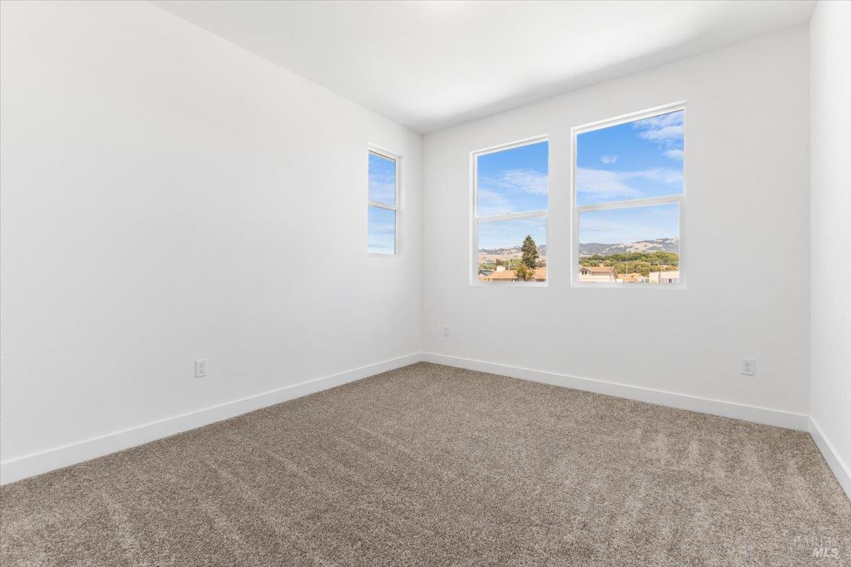 Detail Gallery Image 22 of 31 For 7305 Willowglen Dr, Rohnert Park,  CA 94928 - 4 Beds | 3/1 Baths