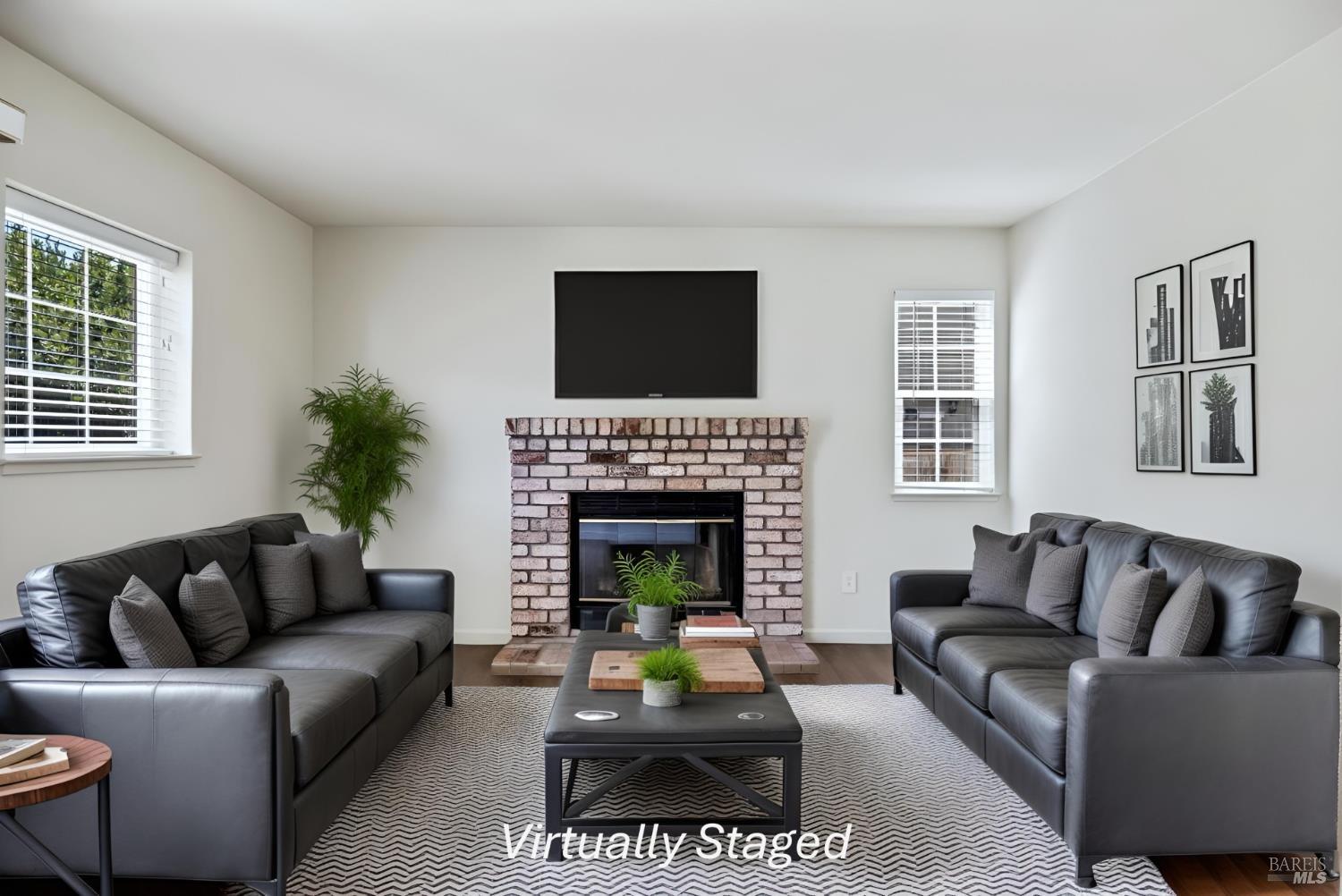 Detail Gallery Image 8 of 36 For 2189 Saint Augustine Cir, Petaluma,  CA 94954 - 3 Beds | 2/1 Baths