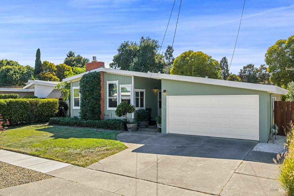 Detail Gallery Image 3 of 59 For 429 Greenbach St, Napa,  CA 94559 - 3 Beds | 2 Baths