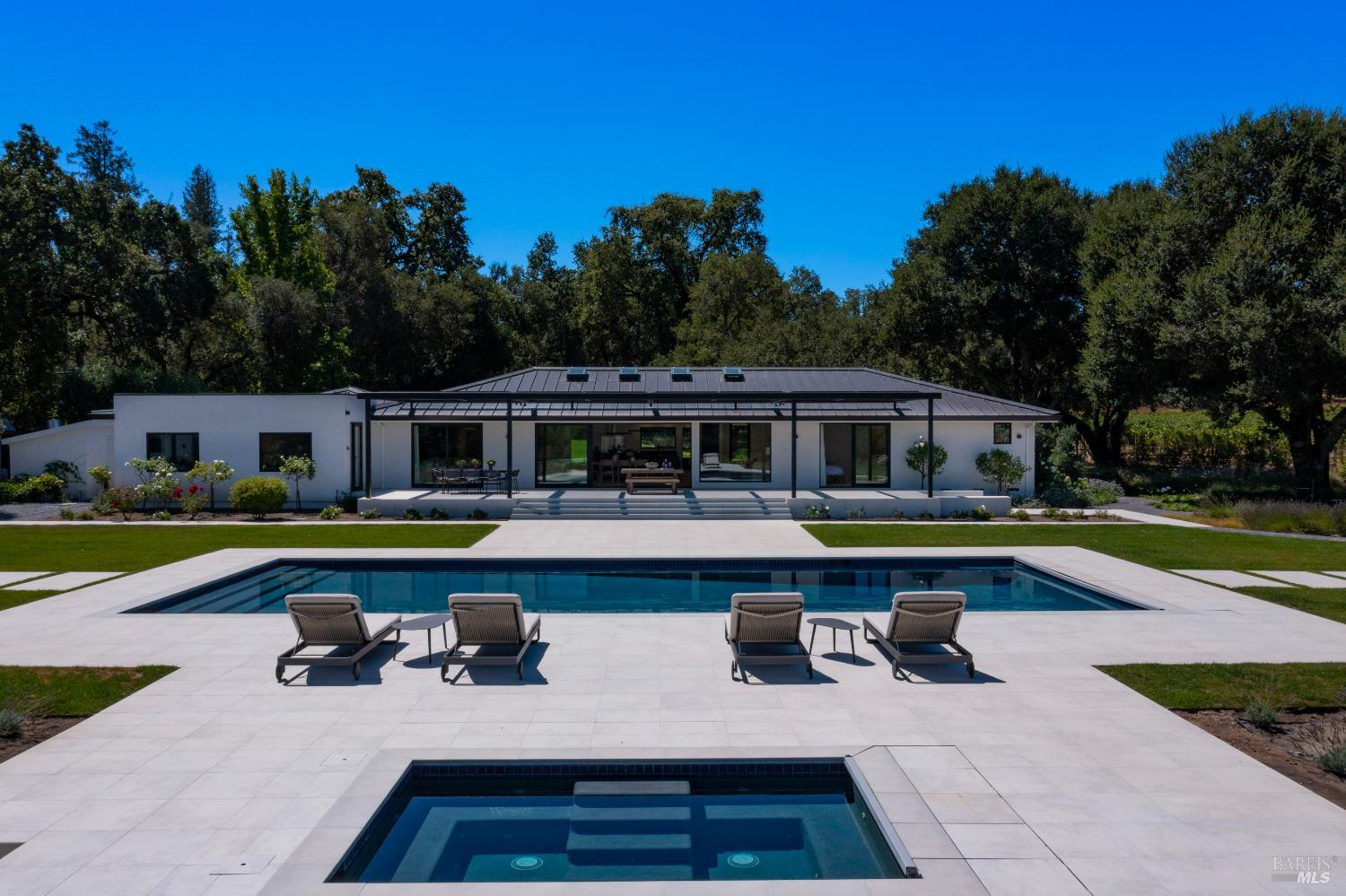 Detail Gallery Image 31 of 44 For 13671 Chalk Hill Rd, Healdsburg,  CA 95448 - 3 Beds | 3 Baths