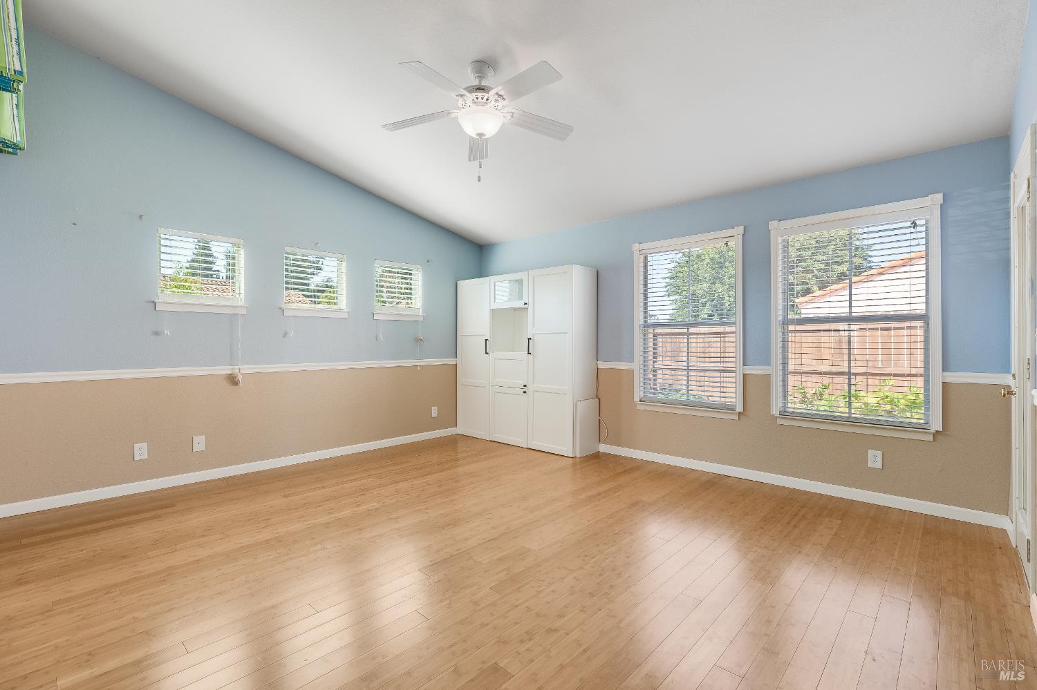 Detail Gallery Image 17 of 34 For 755 Oak Hollow Ave, Vacaville,  CA 95687 - 3 Beds | 2 Baths