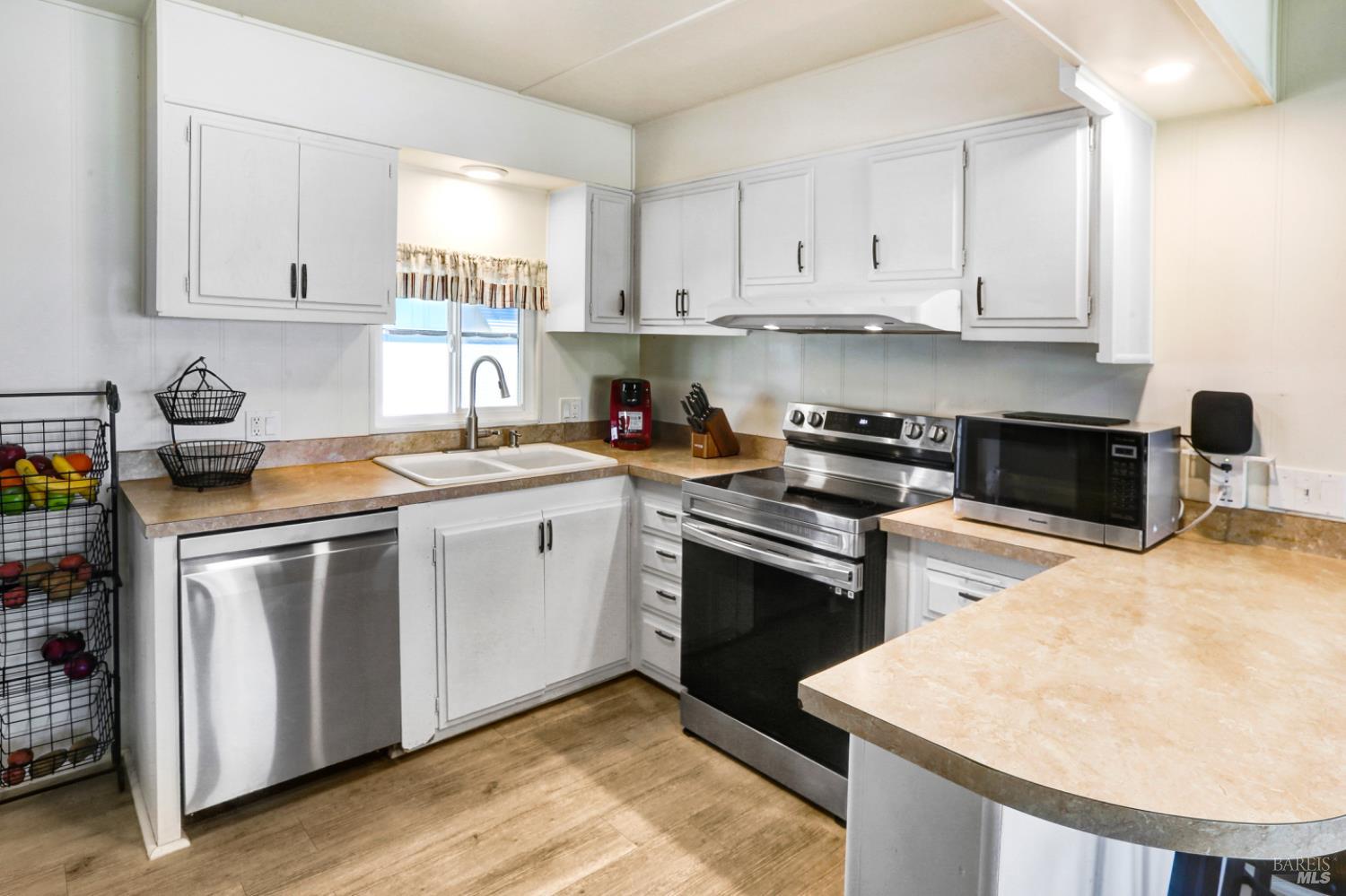 Detail Gallery Image 12 of 22 For 236 Reed Cir, Napa,  CA 94558 - 2 Beds | 2 Baths