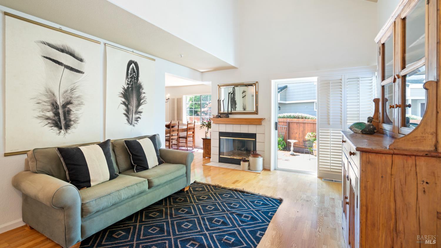Detail Gallery Image 6 of 55 For 871 Chardonnay Cir, Petaluma,  CA 94954 - 3 Beds | 2/1 Baths