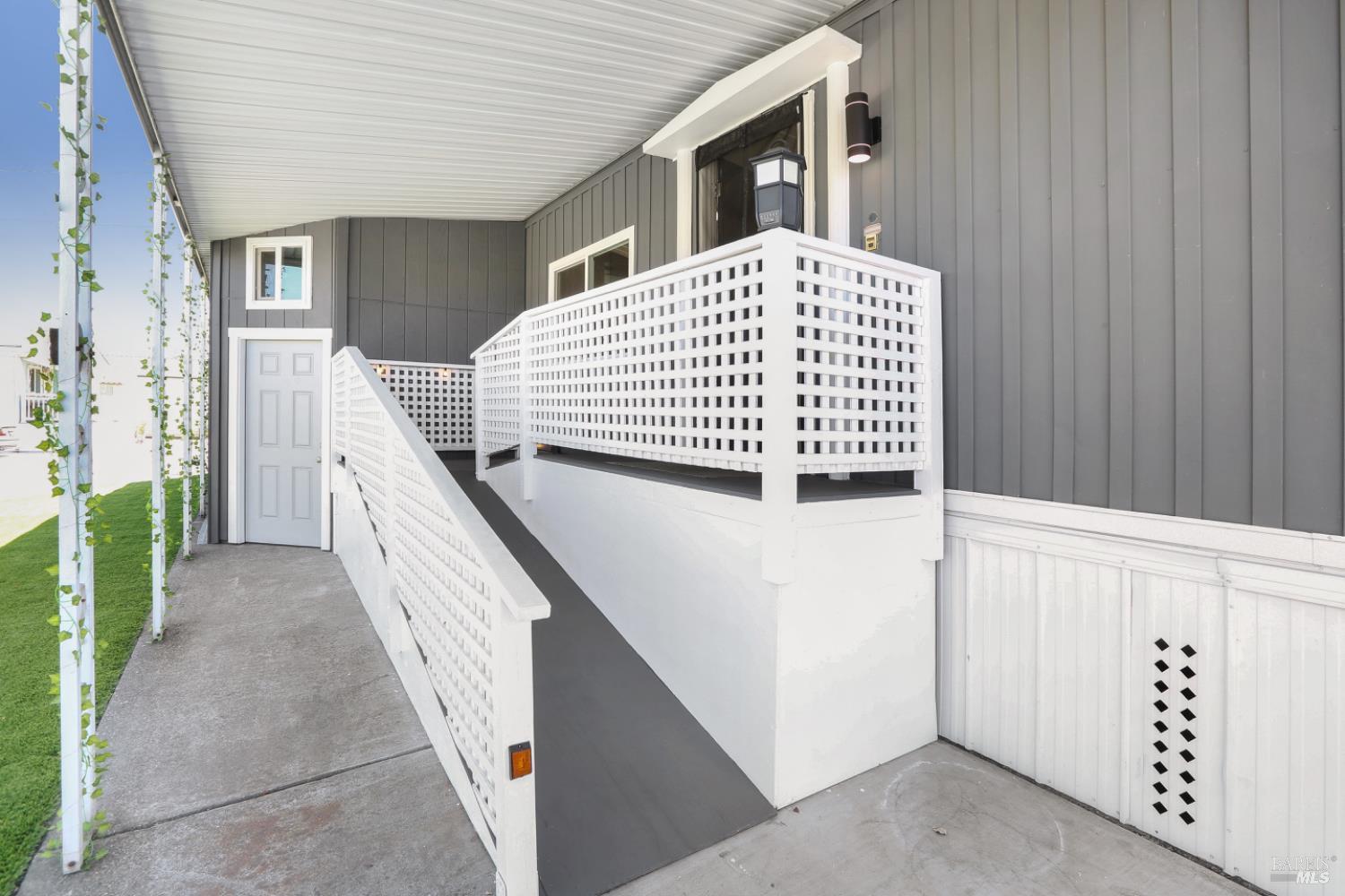 Detail Gallery Image 6 of 22 For 236 Reed Cir, Napa,  CA 94558 - 2 Beds | 2 Baths