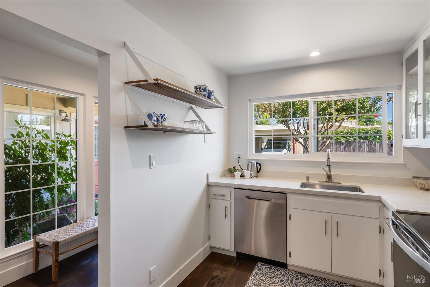 Detail Gallery Image 5 of 27 For 921 1st St, Sonoma,  CA 95476 - 2 Beds | 2 Baths