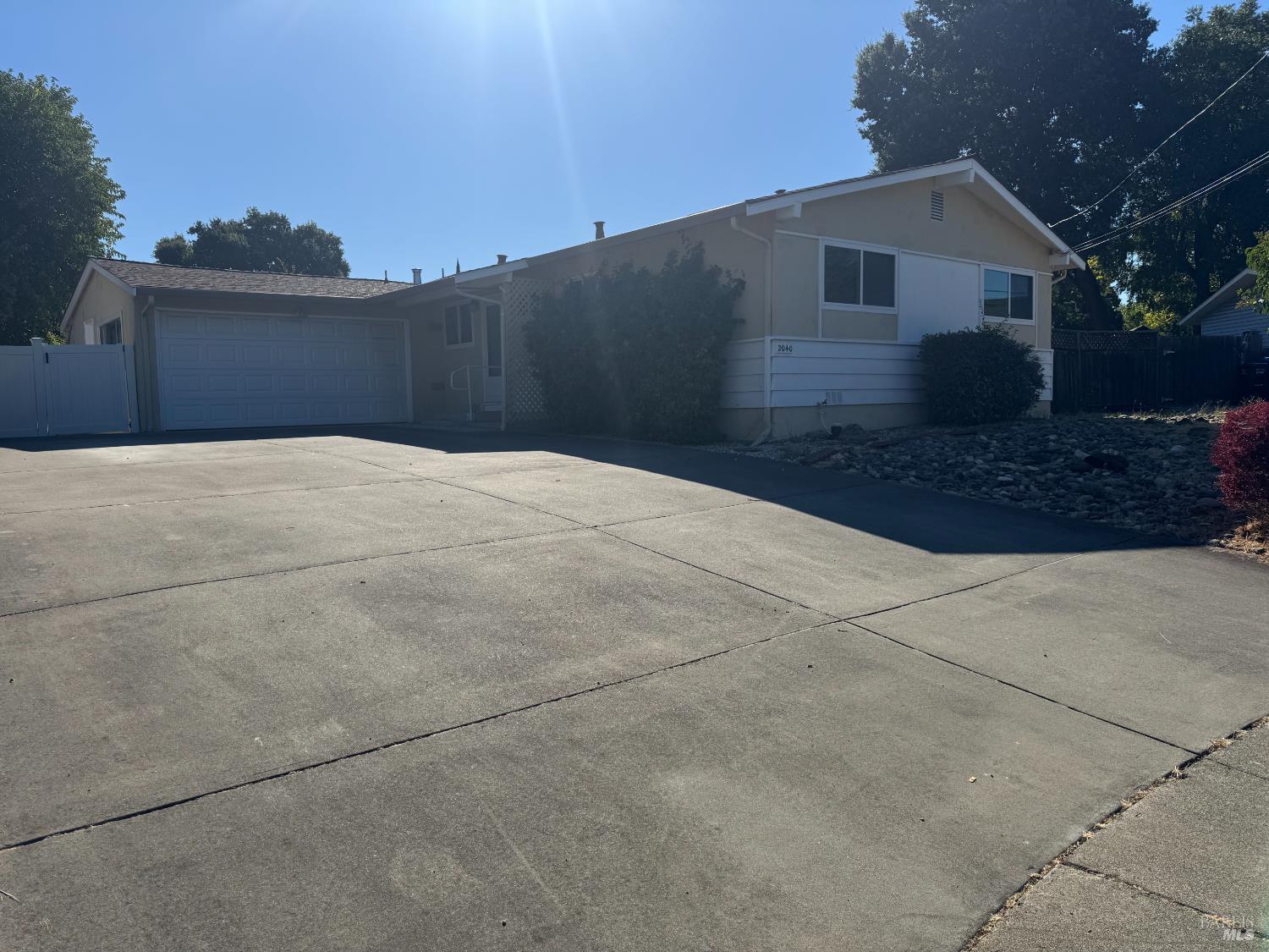 Detail Gallery Image 2 of 45 For 2040 Las Lomas Ct, Concord,  CA 94519 - 3 Beds | 2 Baths